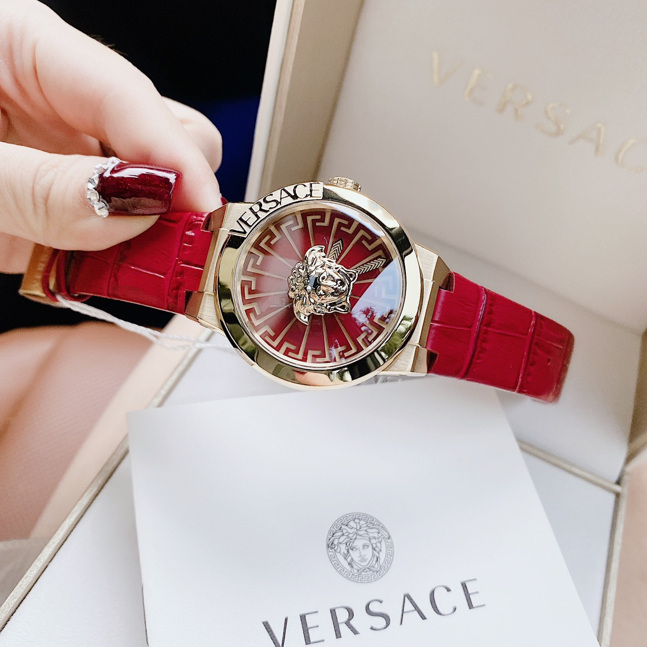 Đồng Hồ Versace da đỏ VE3F00722