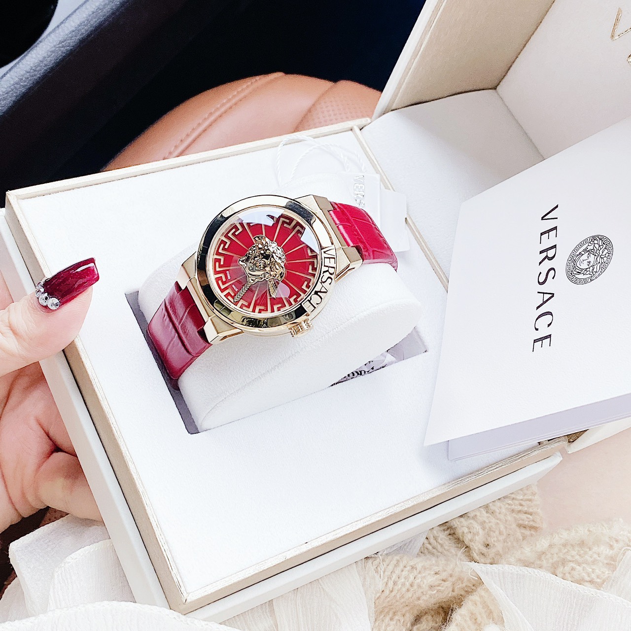 Đồng Hồ Versace da đỏ VE3F00722