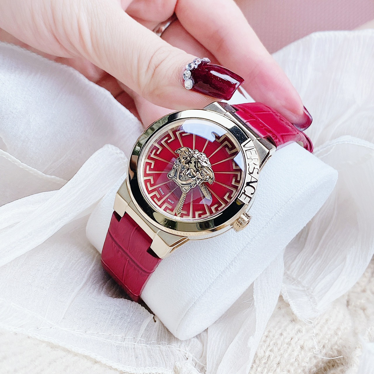 Đồng Hồ Versace da đỏ VE3F00722