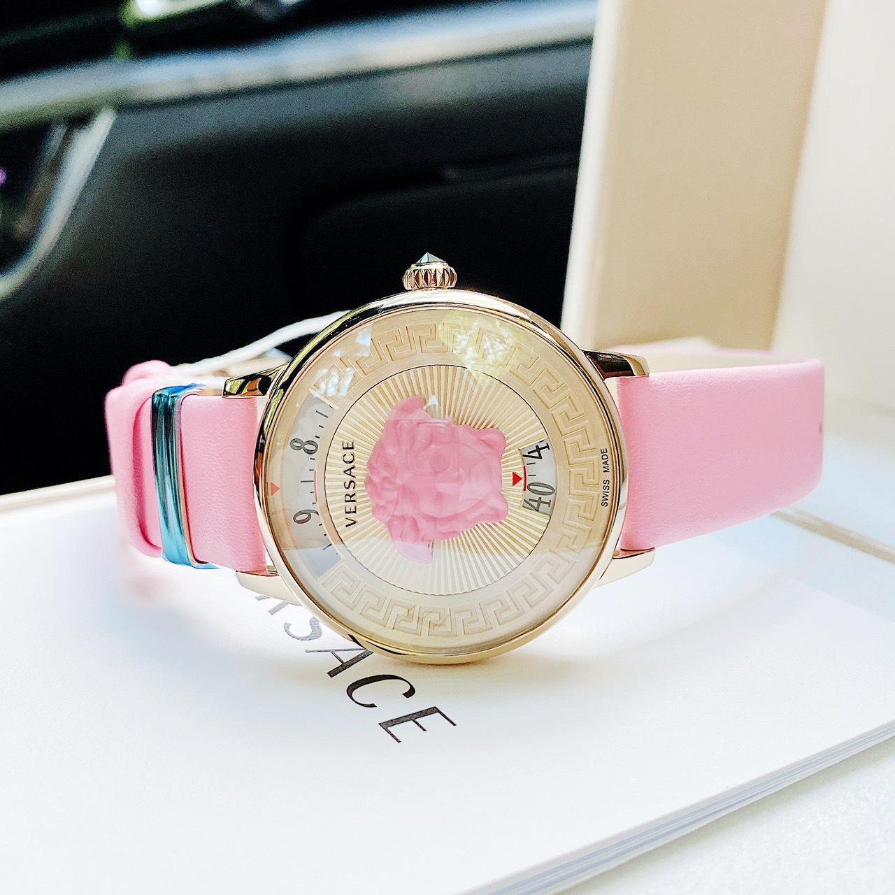 Đồng Hồ Versace Medusa Icon Gold Dial Pink Leather Ladies Watch VEZ200621 newss sang chảnh cho chị em