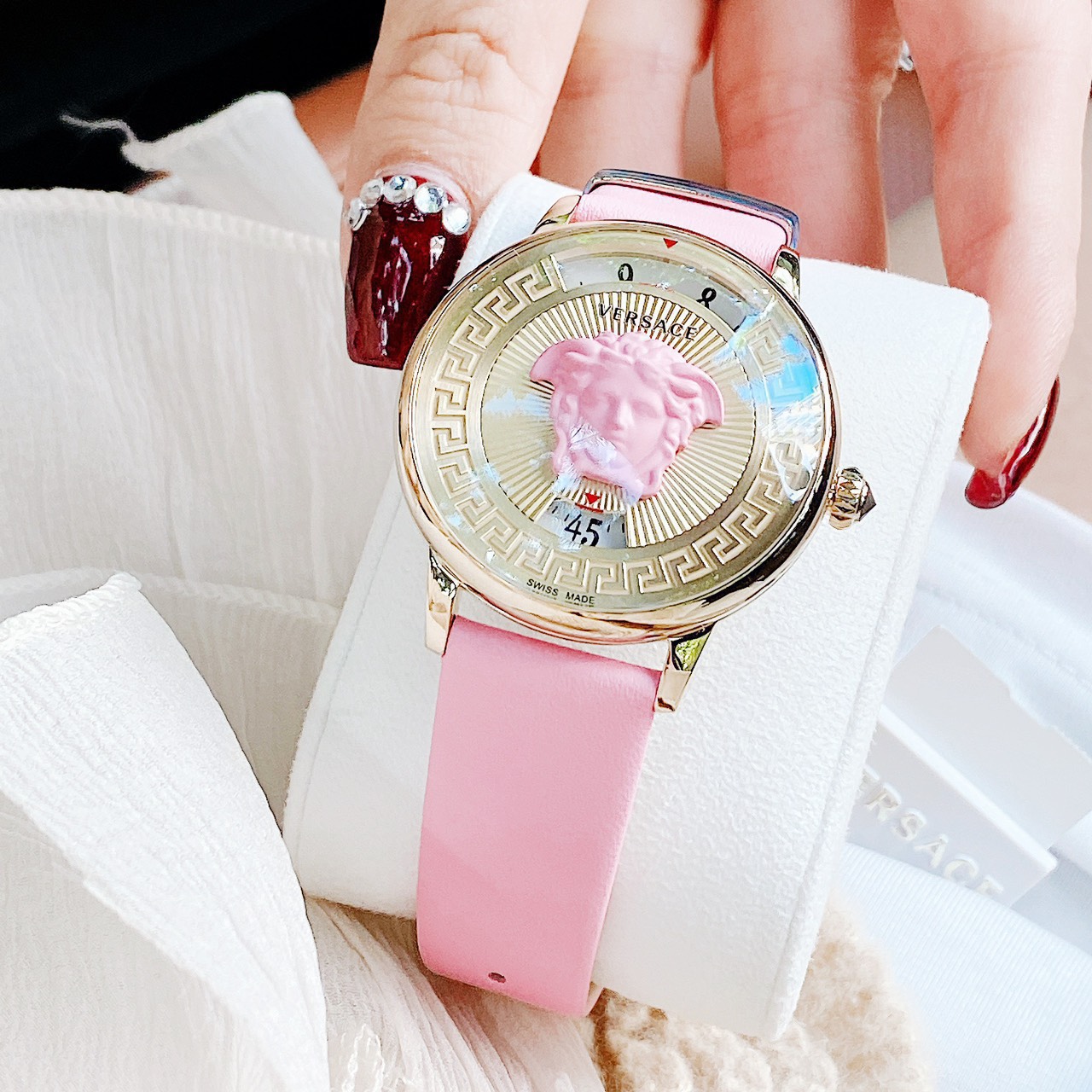 Đồng Hồ Versace Medusa Icon Gold Dial Pink Leather Ladies Watch VEZ200621 newss sang chảnh cho chị em