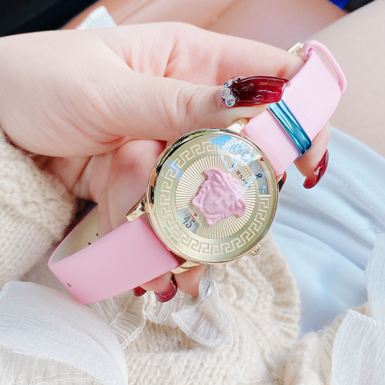 Đồng Hồ Versace Medusa Icon Gold Dial Pink Leather Ladies Watch VEZ200621 newss sang chảnh cho chị em