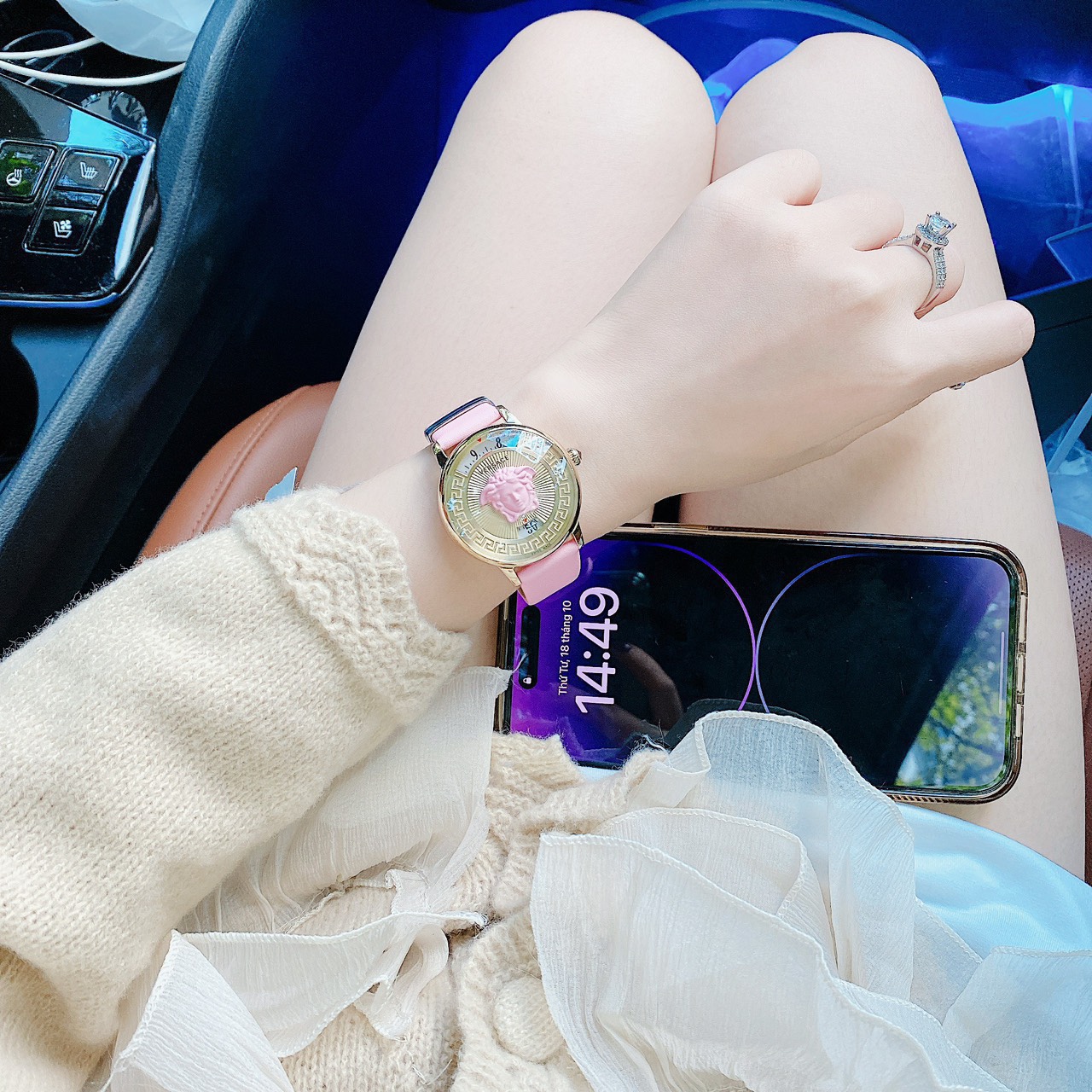 Đồng Hồ Versace Medusa Icon Gold Dial Pink Leather Ladies Watch VEZ200621 newss sang chảnh cho chị em