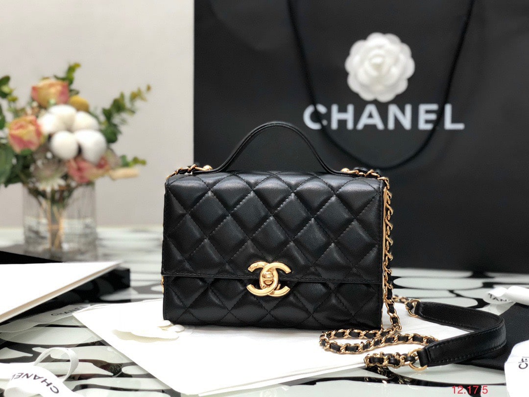 BST túi xách của Cố Giai trong 30 Chưa Phải Là Hết: Dior, Chanel đủ hết  nhưng bất ngờ nhất là có cả Charles & Keith