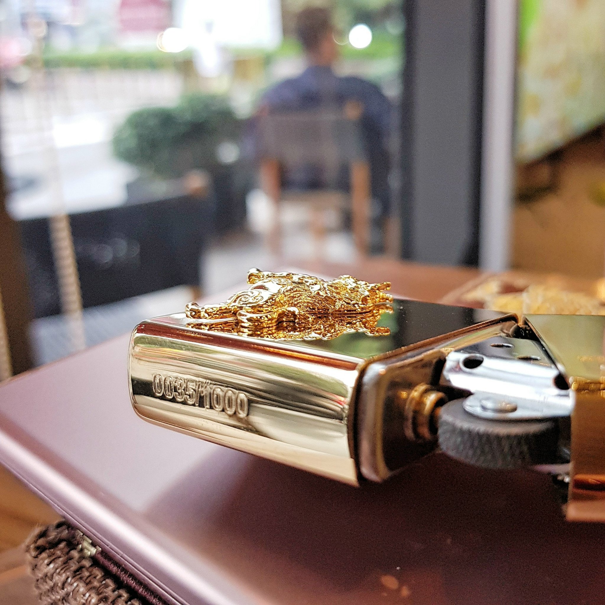 Bật Lửa Zippo 252BL072 - Biểu Tượng Trâu Cõng Kim Tiền Mạ Vàng 18k Trên Thân Với Ý Nghĩa Tài Lộc