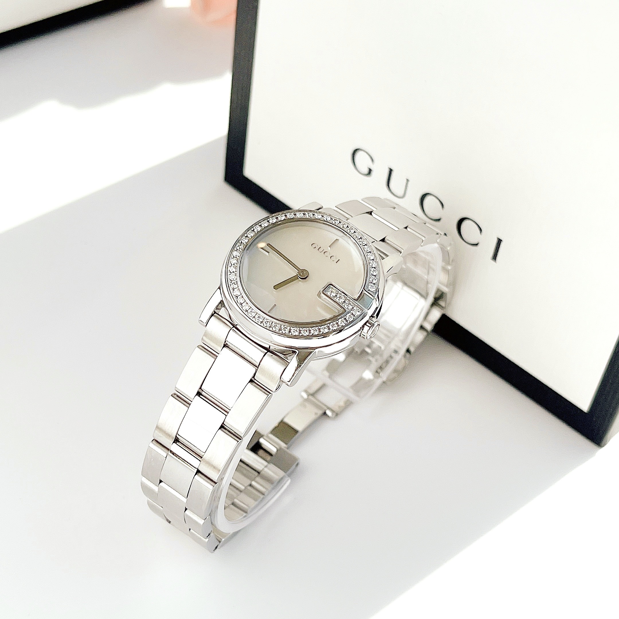 Đồng hồ Gucci vàng danh giá dành cho quý ông hiện đại