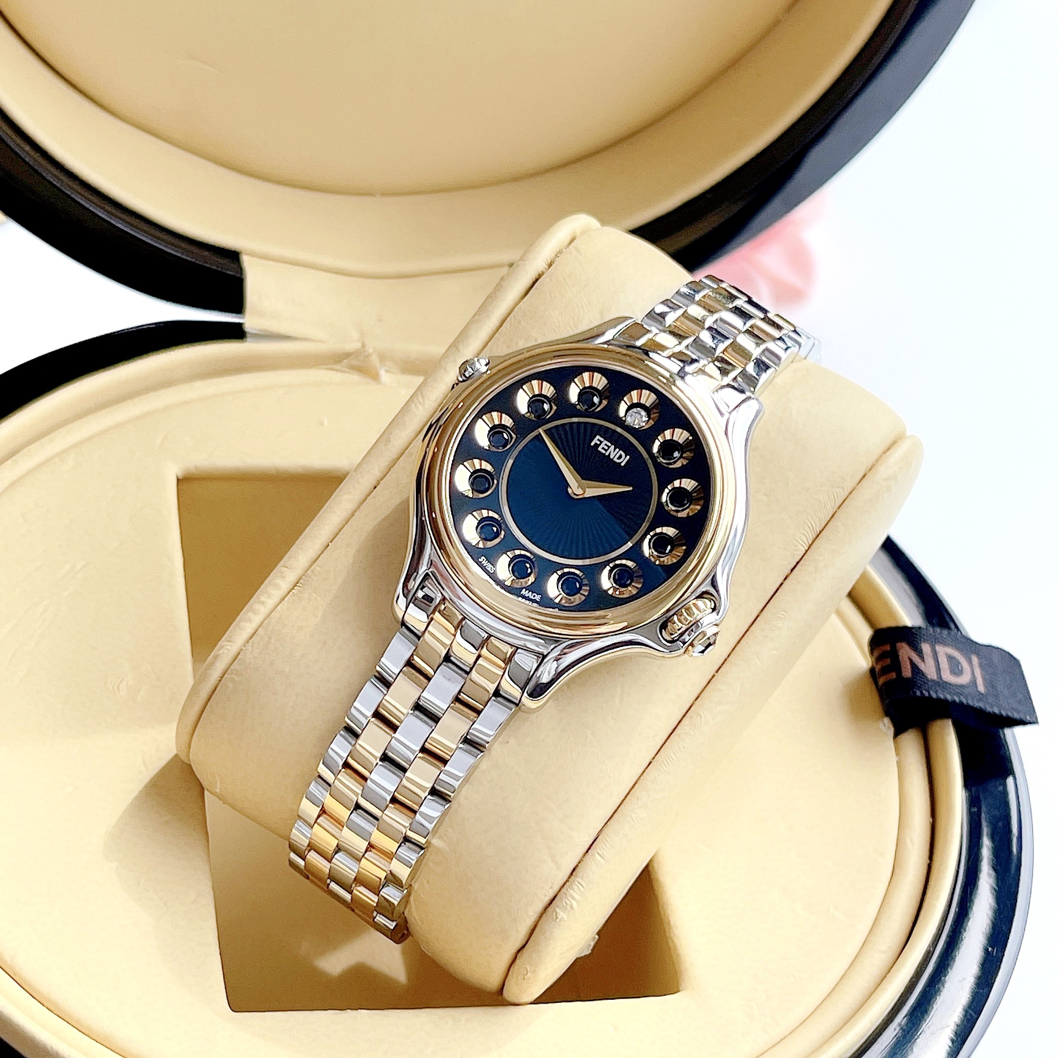 Đồng Hồ Nữ Fendi Crazy Carats - chiếc đồng hồ thuộc top 10 thương hiệu quyền lực nhất thế giới!