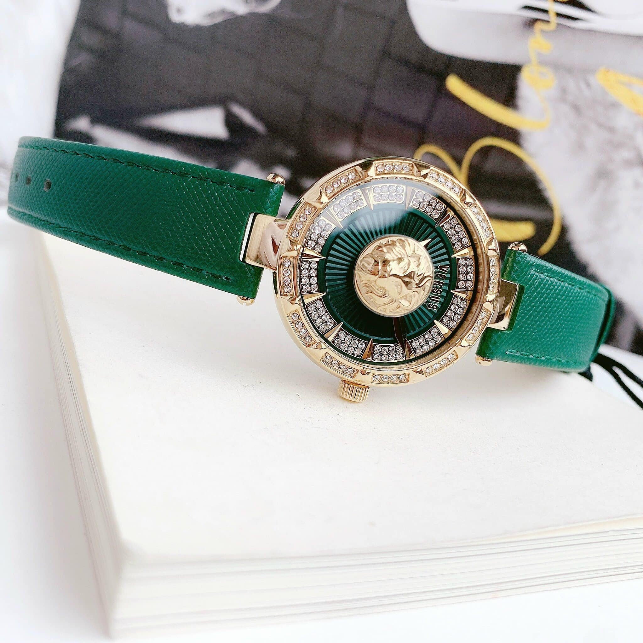 Đồng Hồ Nữ Versus Sertie new so hot - bản da xanh lá mix mặt xanh cùng tone viền full pha lê siêu đẹp