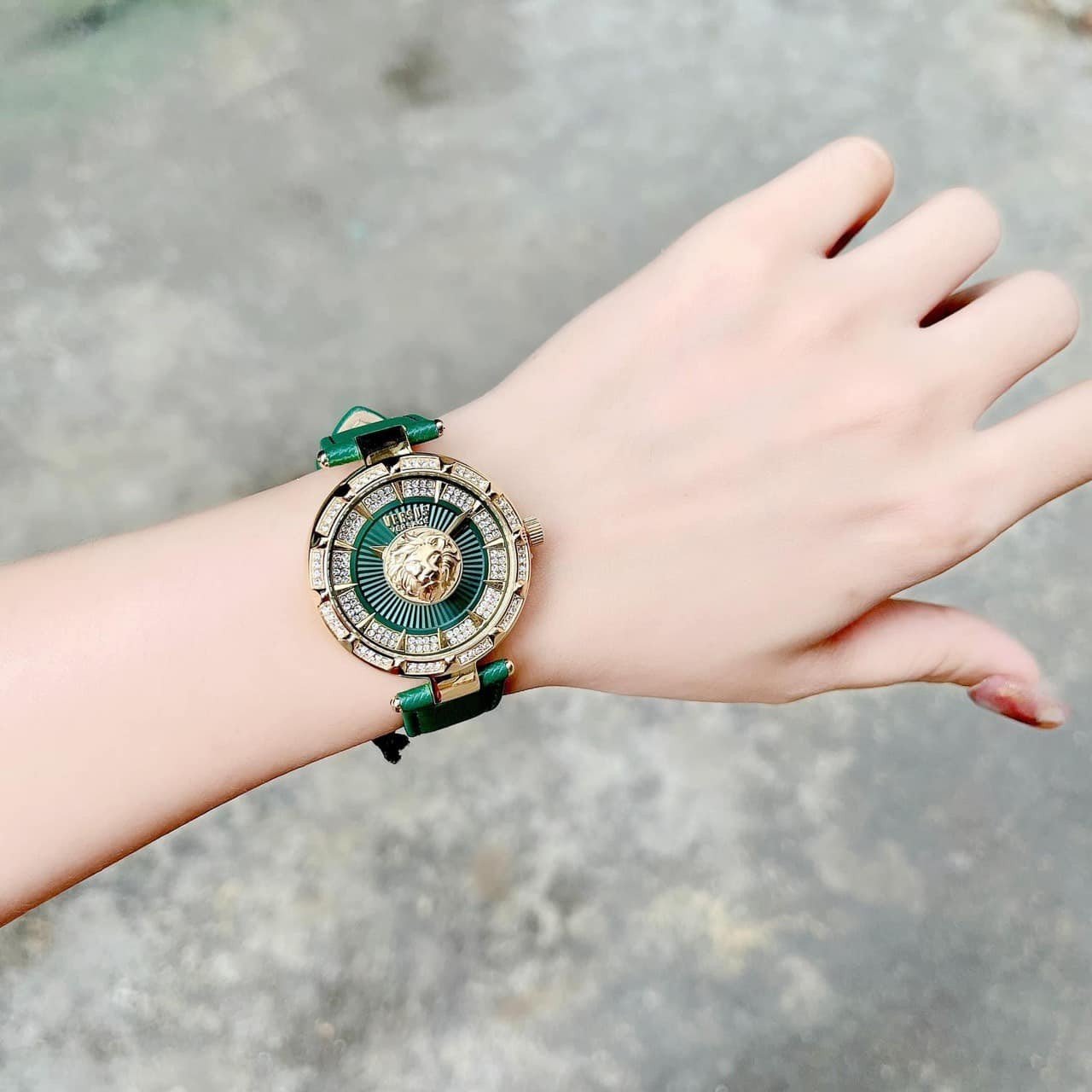 Đồng Hồ Nữ Versus Sertie new so hot - bản da xanh lá mix mặt xanh cùng tone viền full pha lê siêu đẹp