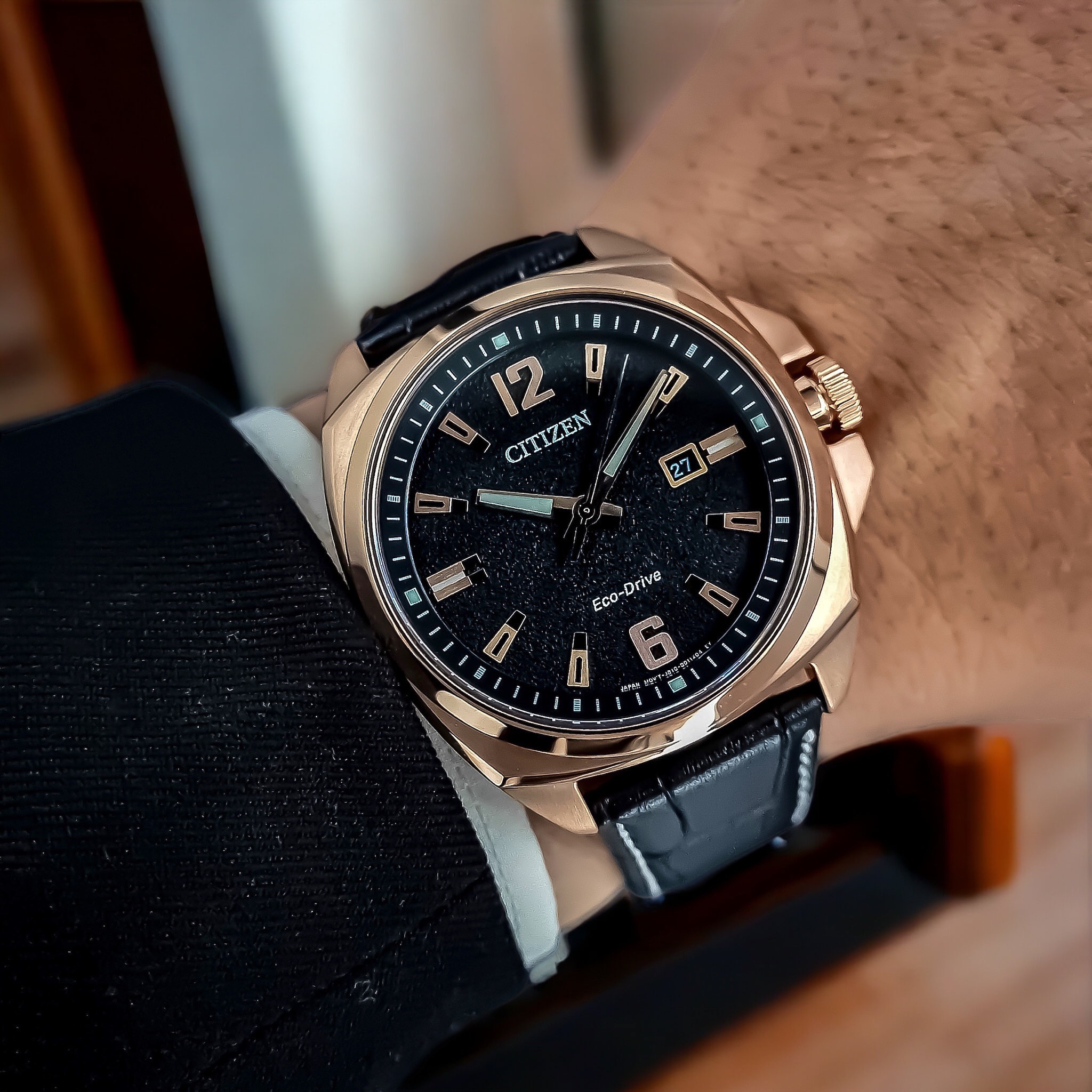 Đồng Hồ Nam Citizen Pin Eco-Drive AW1723-02E Dây Da Vỏ Vàng Hồng Mặt Đen Sapphire
