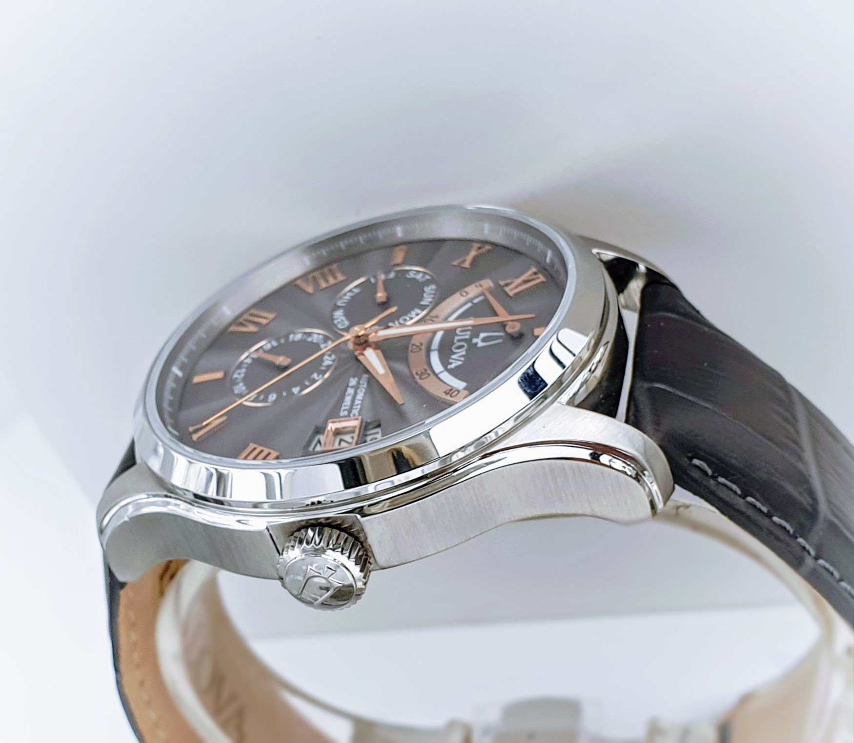 Đồng Hồ BULOVA Automatic 96C143 có 3 kim thể hiện giờ sáng tối và