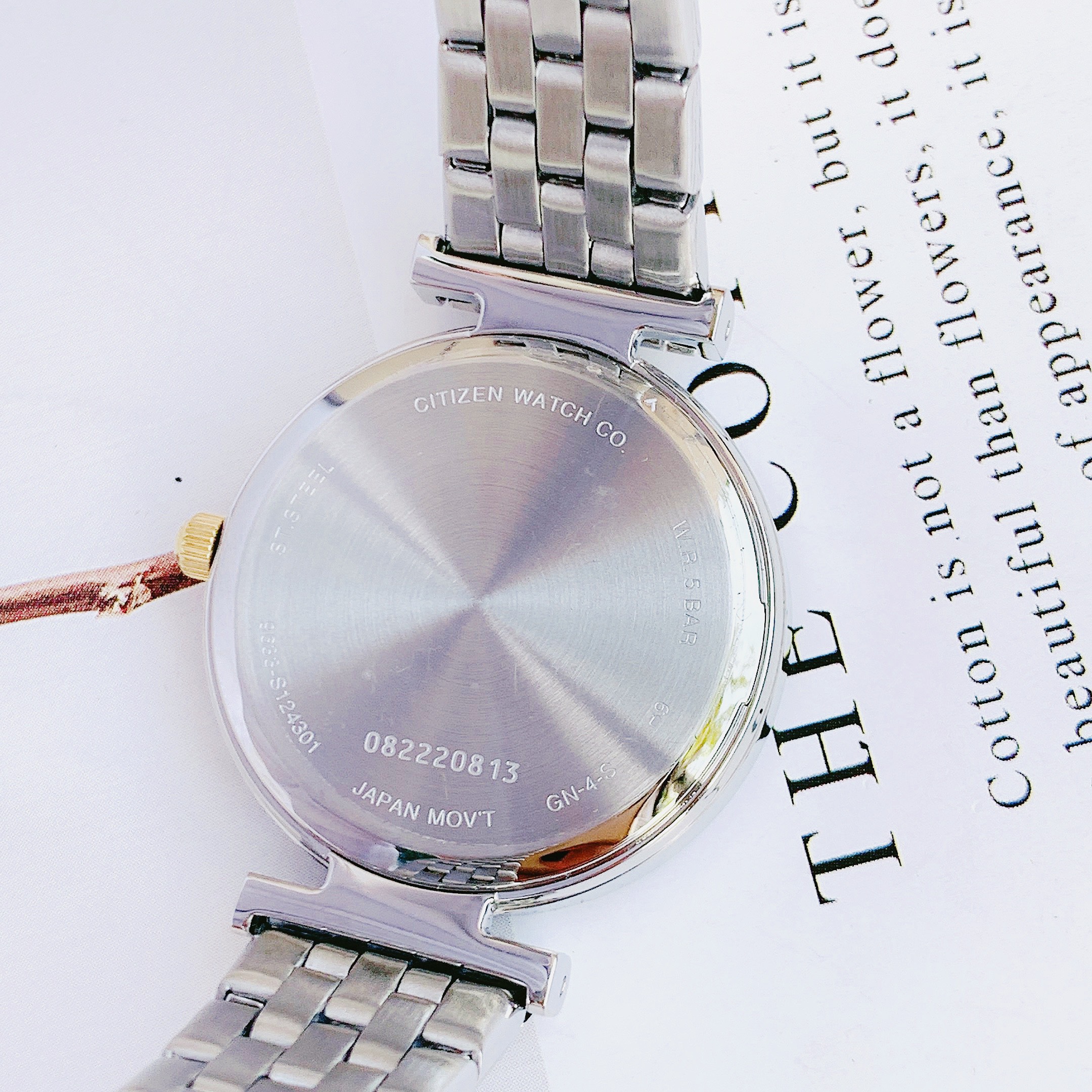 Đồng Hồ Nữ Citizen Quartz Crystal Mother of Pearl Dial Ladies ER0216-67D - Kiểu dáng giản dị nhưng không kém phần sang trọng, rất hợp với các nàng công sở