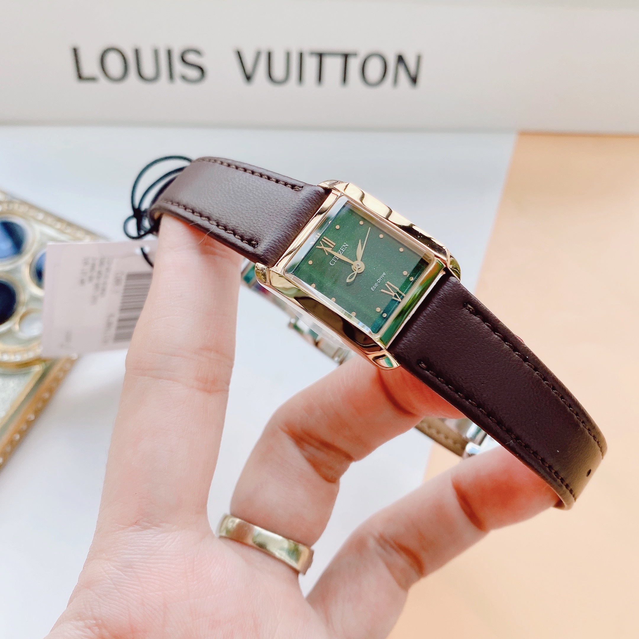 Đồng Hồ Citizen EW5593-13X - Nhỏ xinh lấp lánh cho chị em