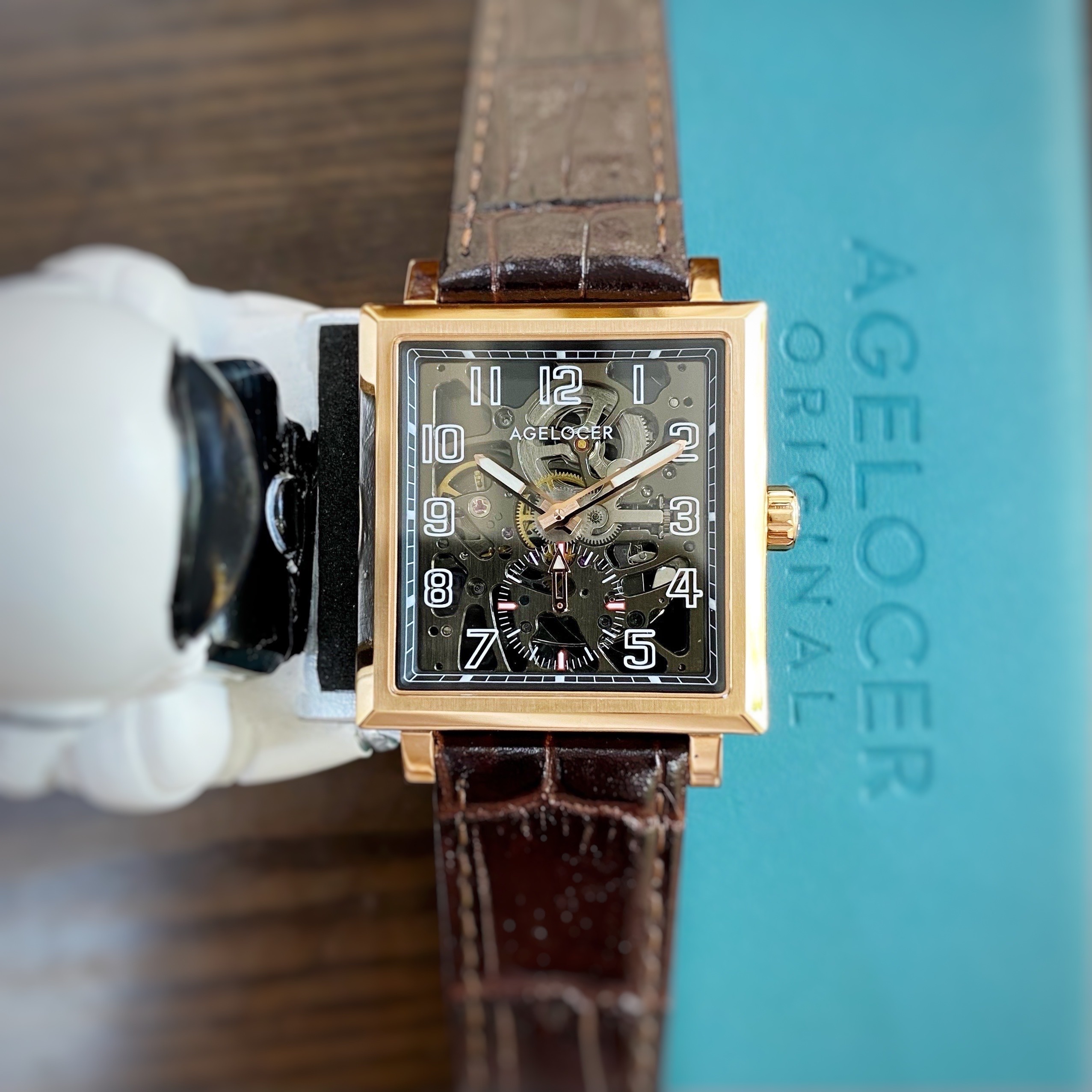 Đồng Hồ AGELOCER CODEX 3501D2 - Chiếc đồng hồ mặt vuông lộ cơ skeleton với phiên bản màu đen vỏ vàng