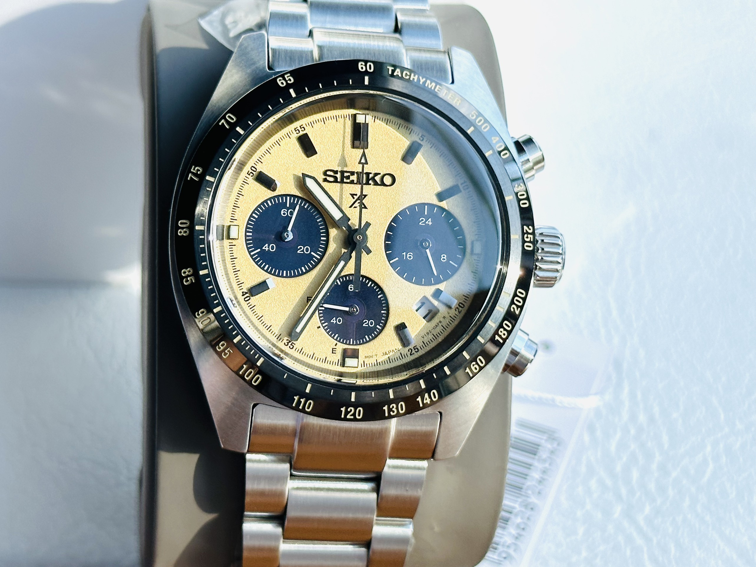 Đồng Hồ Seiko Panda SSC817P1 Kính Sapphire, Chống nước 100m, Máy chạy bằng năng lượng mặt trời sạc 1 lần đầy dùng 6 tháng rất đáng để sở hữu