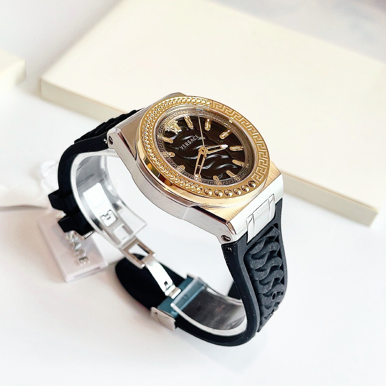 Đồng Hồ Versace Chain Reaction Unisex đẹp cá tính cho cả chàng và nàng