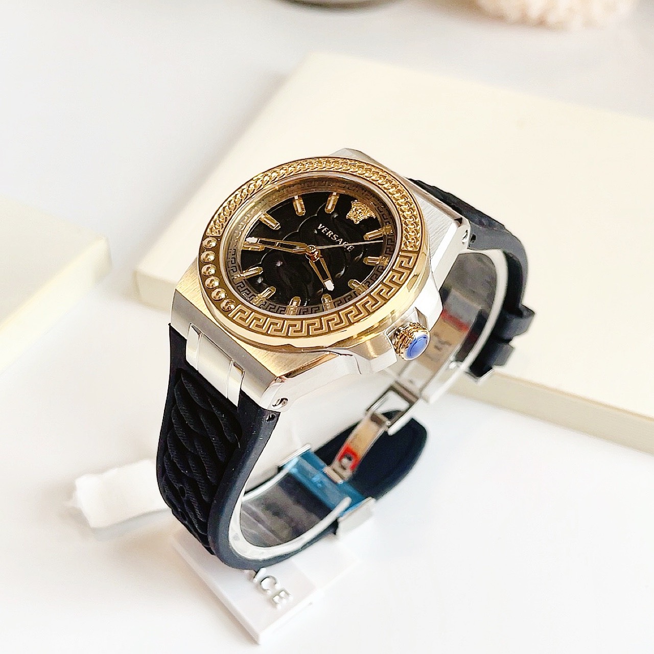 Đồng Hồ Versace Chain Reaction Unisex đẹp cá tính cho cả chàng và nàng