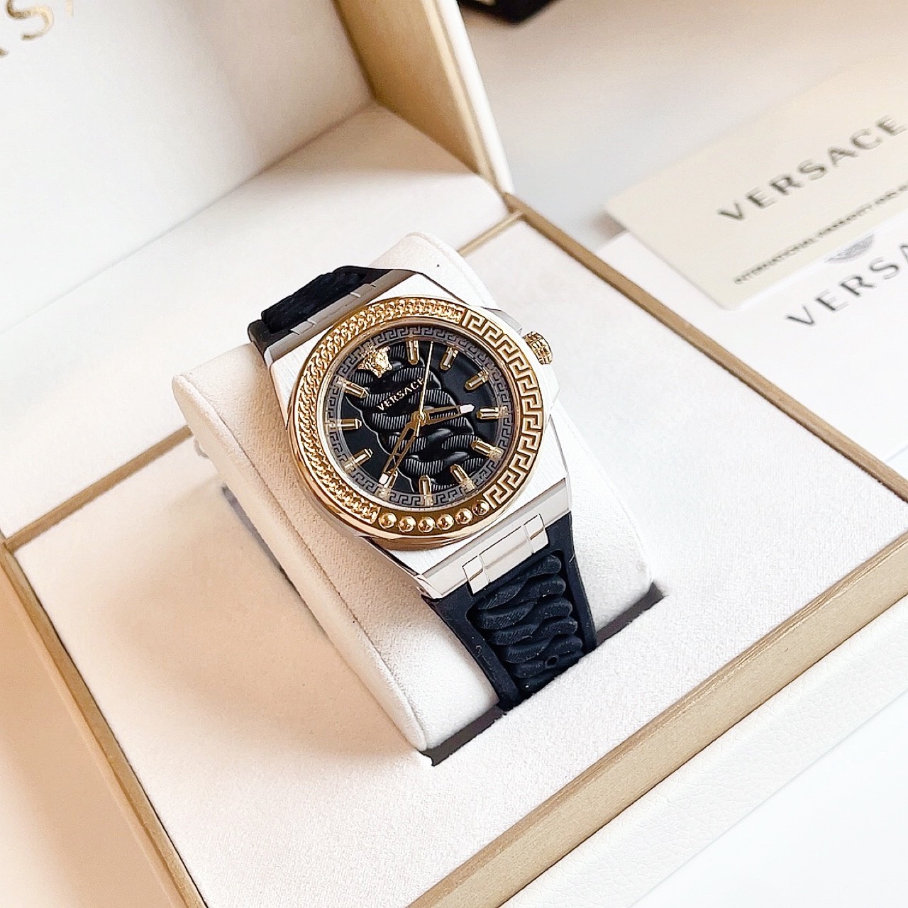 Đồng Hồ Versace Chain Reaction Unisex đẹp cá tính cho cả chàng và nàng