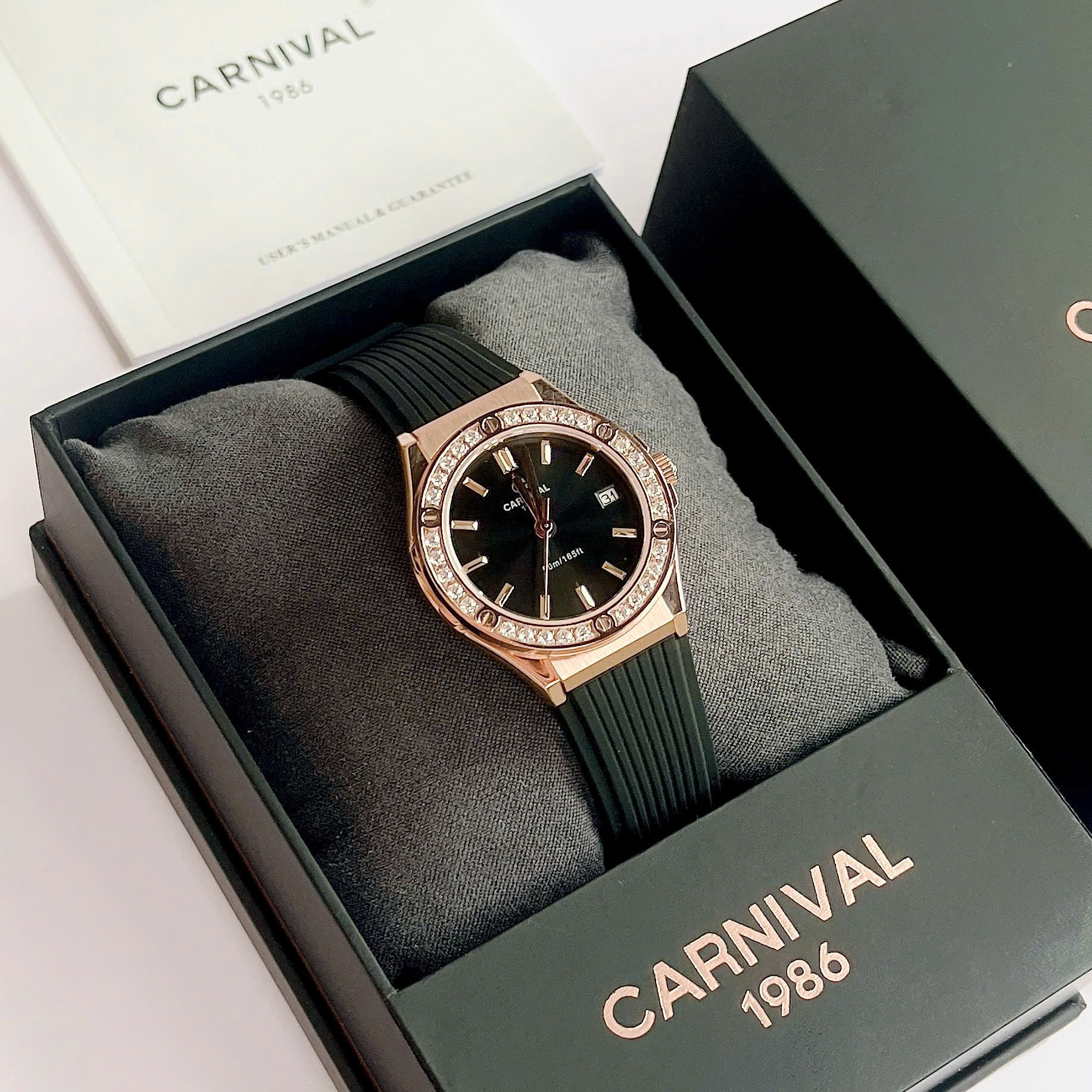 Đồng hồ đôi Carnival 8189G-VH-DCS-D & 8168L2-VH-DCS-D – Set couple thể thao sang trọng, lựa chọn hoàn hảo cho cặp đôi hiện đại