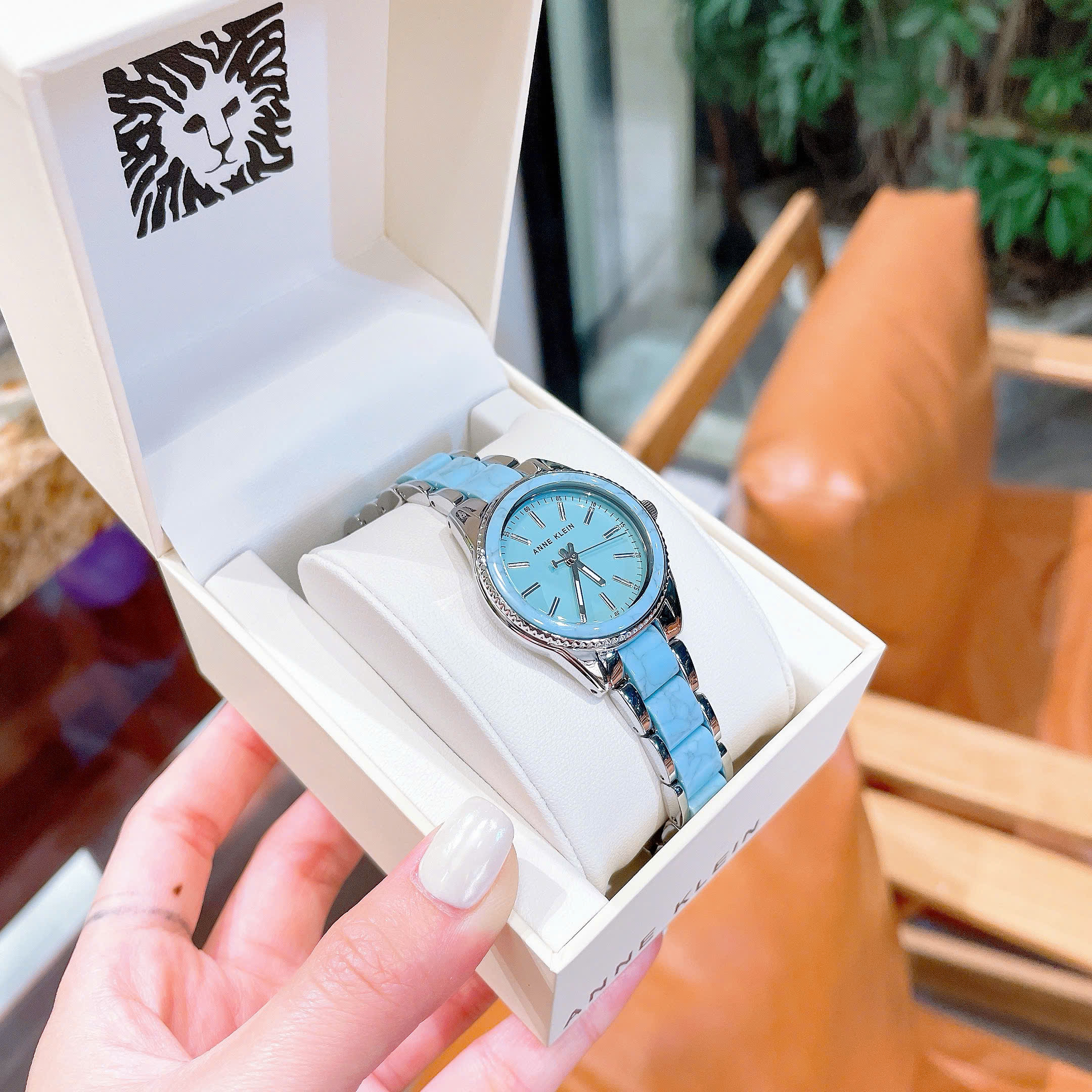 Đồng hồ Anne Klein AK/3212LPRG – Sắc xanh ngọc turquoise thời thượng, chuẩn quý cô hiện đại 2026