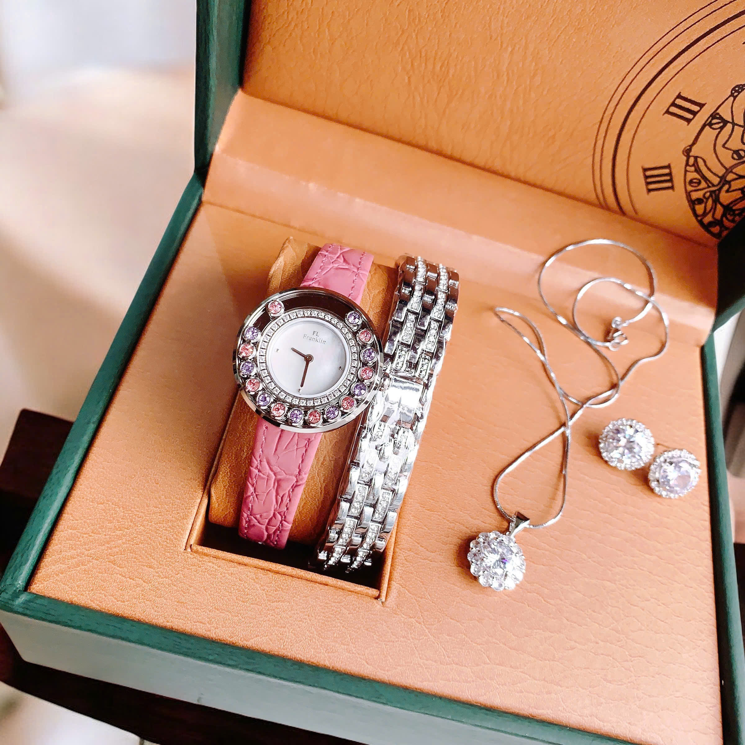 Đồng hồ FL5888 Franklin – Biểu tượng của vẻ đẹp sang chảnh hiện đại