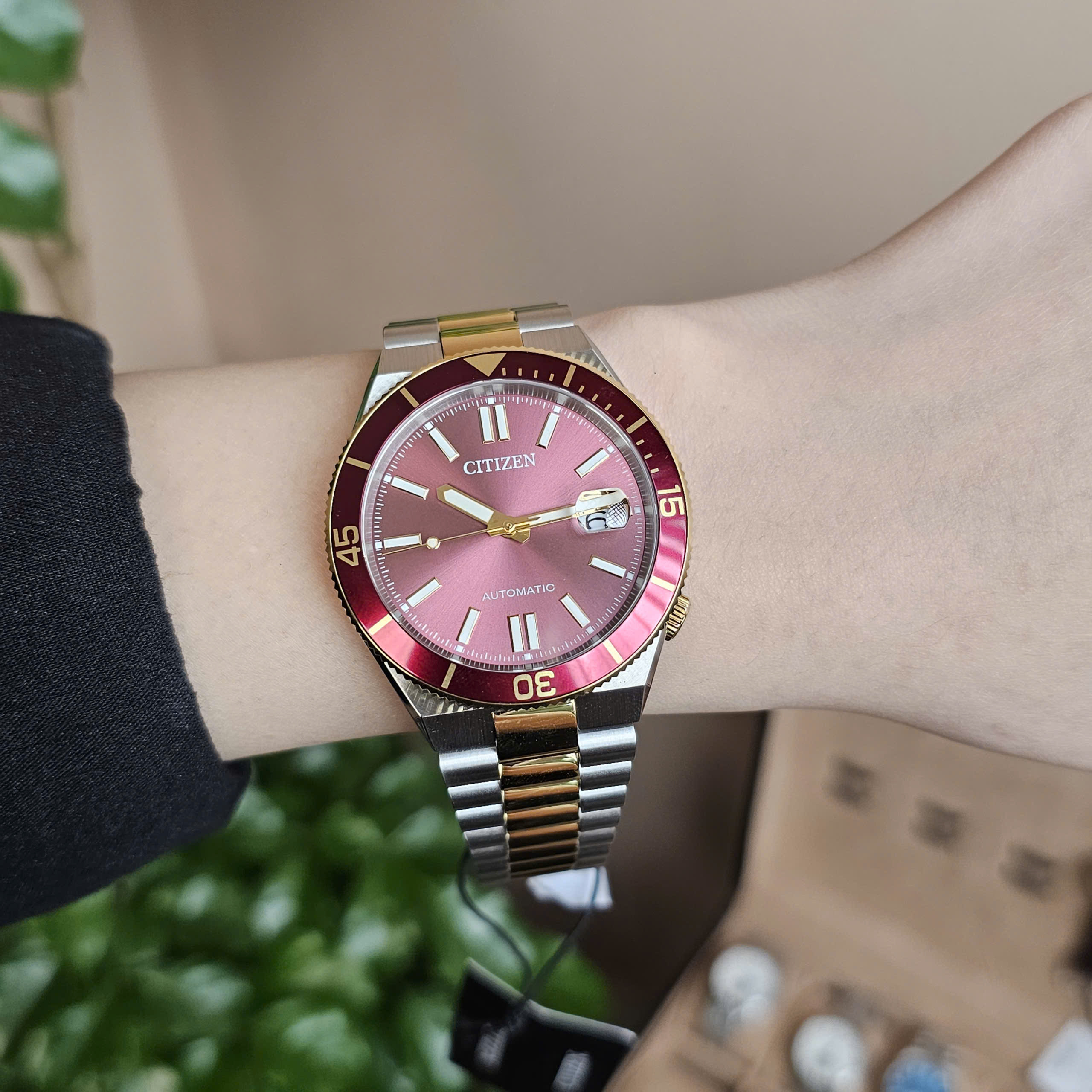 Đánh Giá Đồng Hồ Nam Citizen Automatic Tsuyosa Shore Mechanical Red NJ0234-58X – Sắc Đỏ Quyền Lực Trong Bộ Sưu Tập Tsuyosa Danh Tiếng