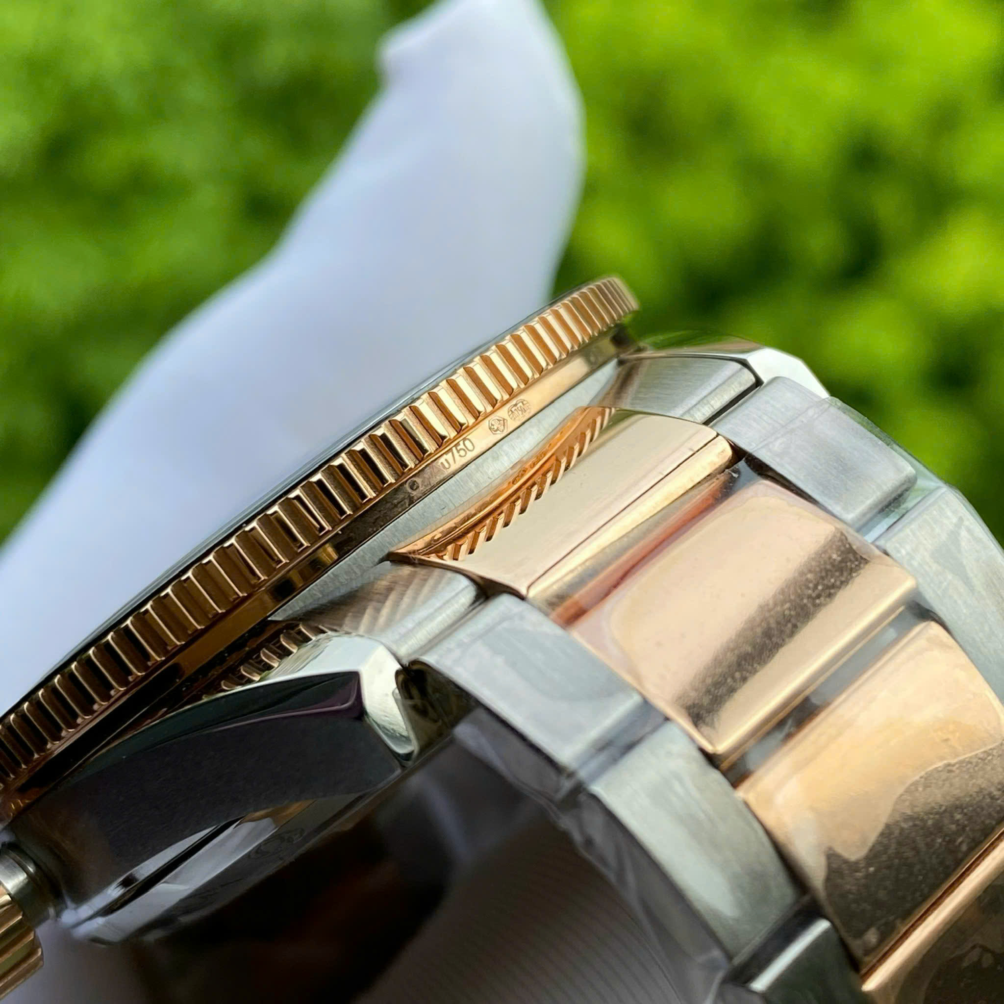 Đánh Giá Đồng Hồ Omega Seamaster 300 233.20.41.21.01.001 – Tuyệt Tác Sedna Gold 18K Với Bộ Máy Master Co-Axial Caliber 8400