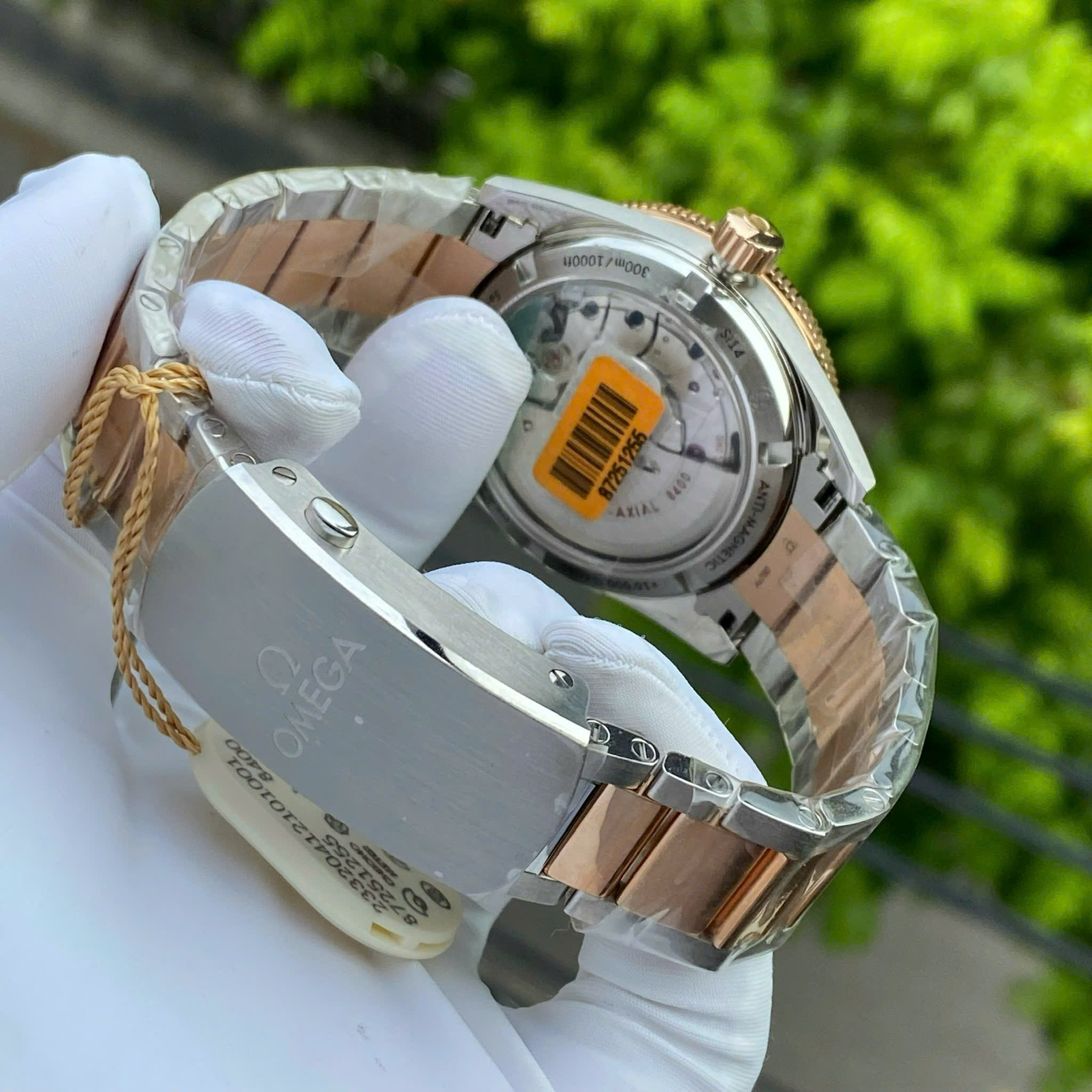Đánh Giá Đồng Hồ Omega Seamaster 300 233.20.41.21.01.001 – Tuyệt Tác Sedna Gold 18K Với Bộ Máy Master Co-Axial Caliber 8400