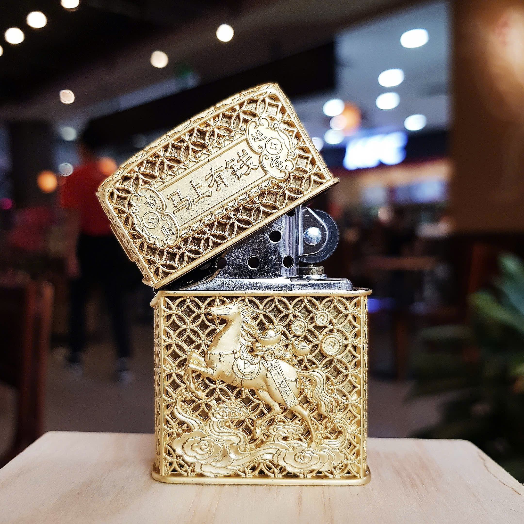 Bật Lửa Zippo Limited Edition 2026 Ngựa Cõng Vàng – Biểu Tượng Phú Quý Và Thành Công Dành Riêng Cho Thị Trường Châu Á