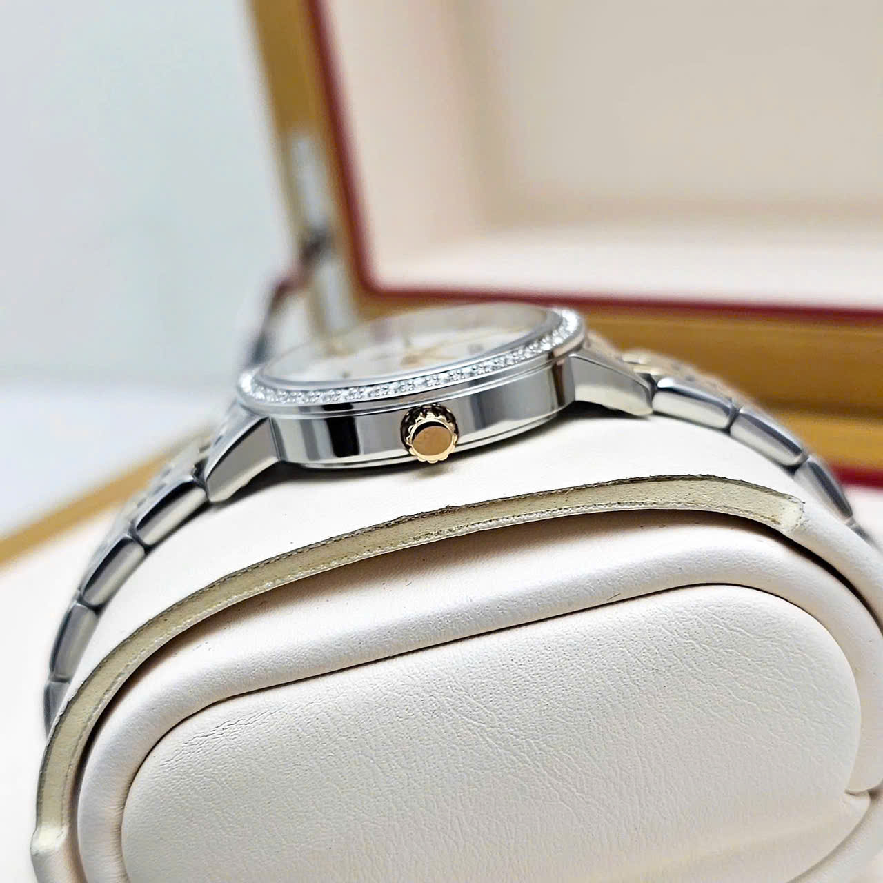 Đồng Hồ Citizen Quartz EL3106-59D – Vẻ Đẹp Thanh Lịch Với Mặt Số Khảm Trai Và Dây Demi Vàng Sang Trọng