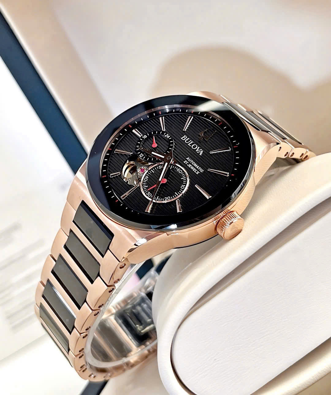 Đồng Hồ Bulova Latin Grammy Automatic – Tuyệt Tác Cơ Khí Lấy Cảm Hứng Từ Âm Nhạc Latin Đầy Cảm Xúc