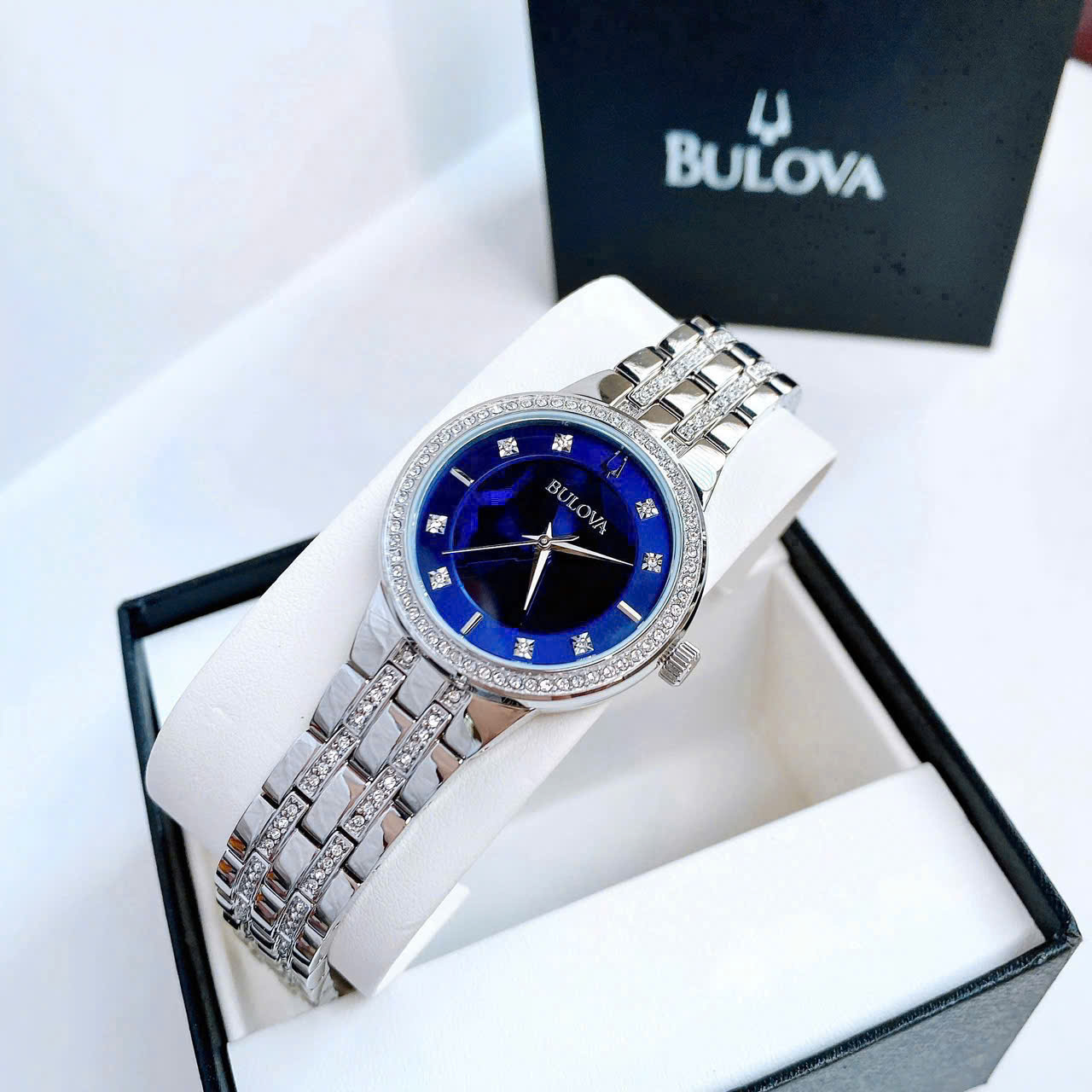 Đồng Hồ Bulova Phantom Swarovski Crystal Accents – Sang Trọng Với Pha Lê Swarovski Và Kim Cương Tự Nhiên