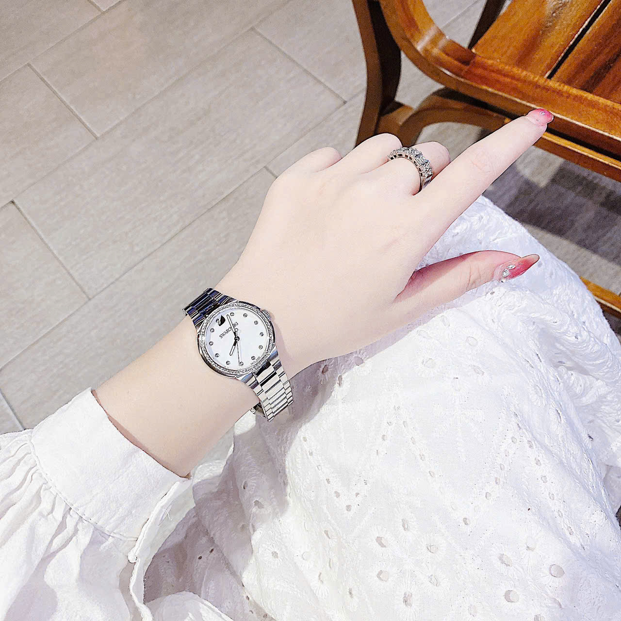 Đồng Hồ Nữ Swarovski 5221179 – Mặt Xà Cừ Sang Trọng, Pha Lê Lấp Lánh Chuẩn Swiss Made