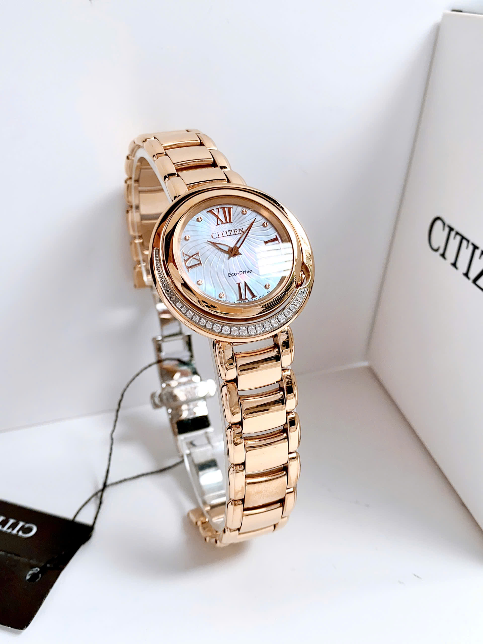 Đồng Hồ Nữ Citizen Eco-Drive EX1122-58D – Mẫu Đồng Hồ Cao Cấp Với Viền Đính Kim Cương Sang Trọng