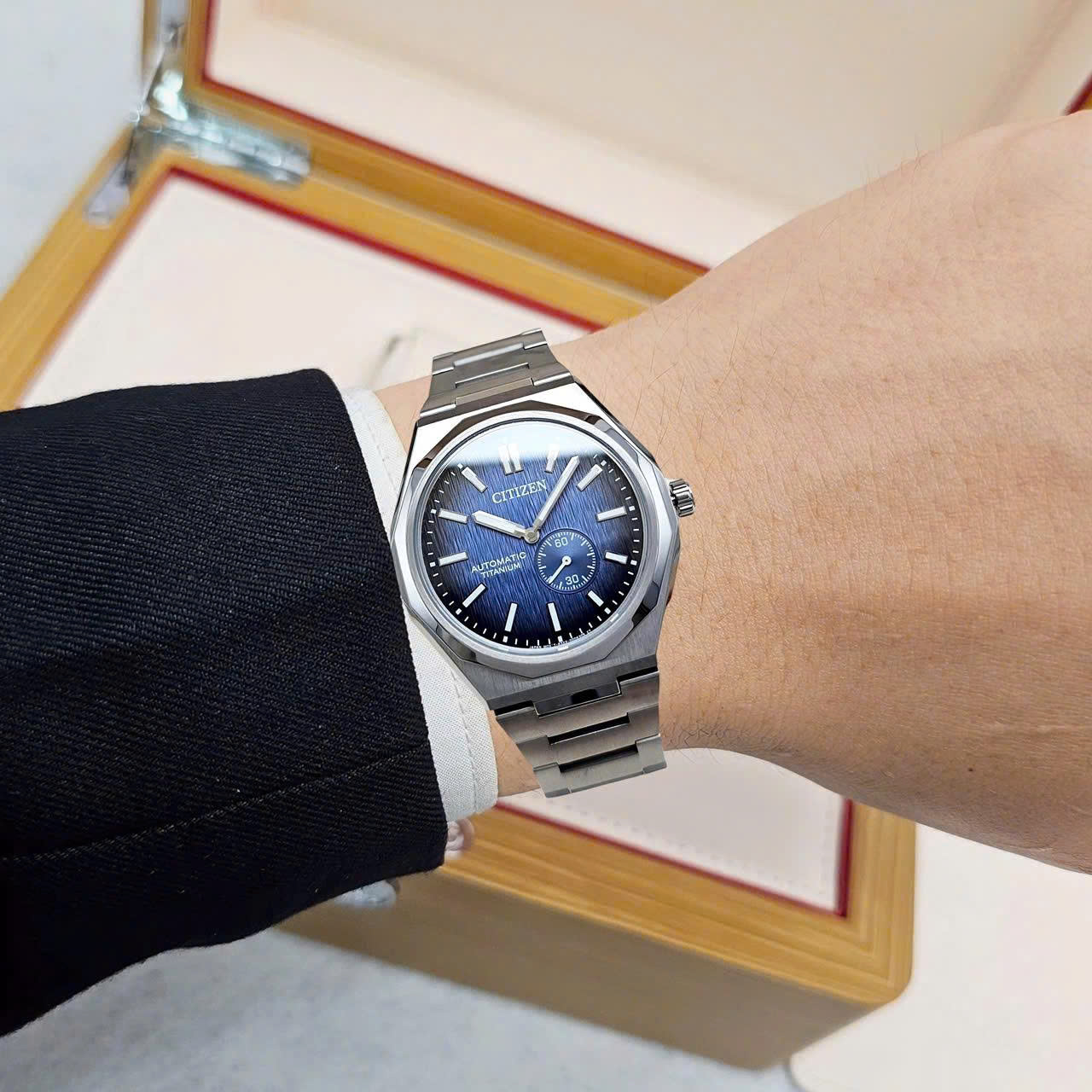 Đồng Hồ Nam Citizen Automatic Zenshin 60 Super Titanium NK5020-58M – Mặt Xanh Chuyển Sắc, Super Titanium Siêu Nhẹ, Trữ Cót 60 Giờ