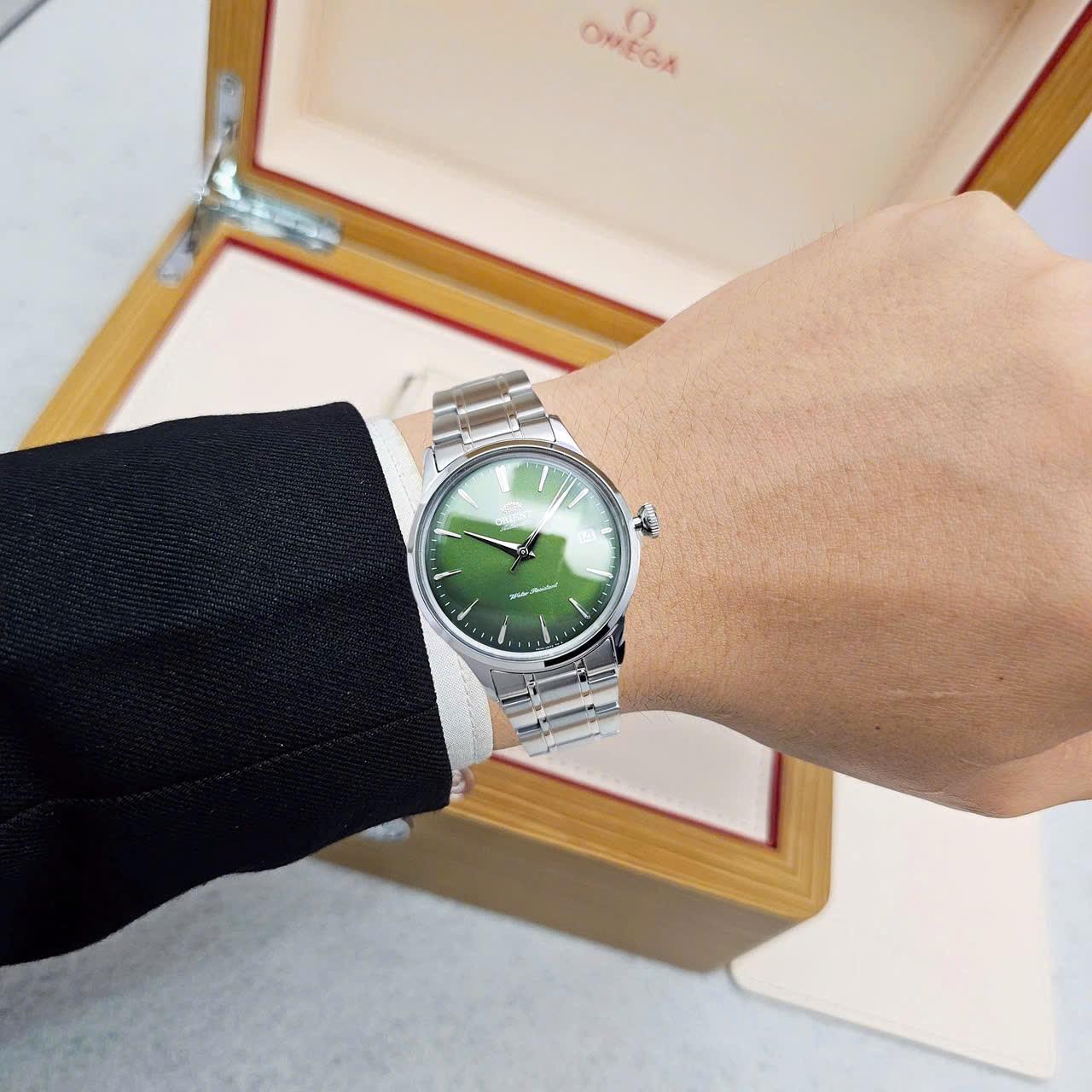 Đồng Hồ Nam Orient Automatic Bambino Classic RA-AC0M09E30B – Mặt Xanh Lá Độc Đáo, Kính Cong Huyền Thoại, Máy Cơ Nhật Bản