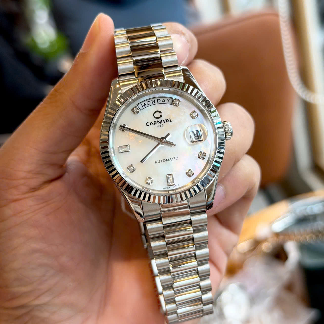 Đồng Hồ Carnival Automatic 8239G 18 Màu Nam Day-Date – Automatic Japan, Sapphire 38mm, Vỏ Thép, Mạ Vàng, Dây Thép, Demi