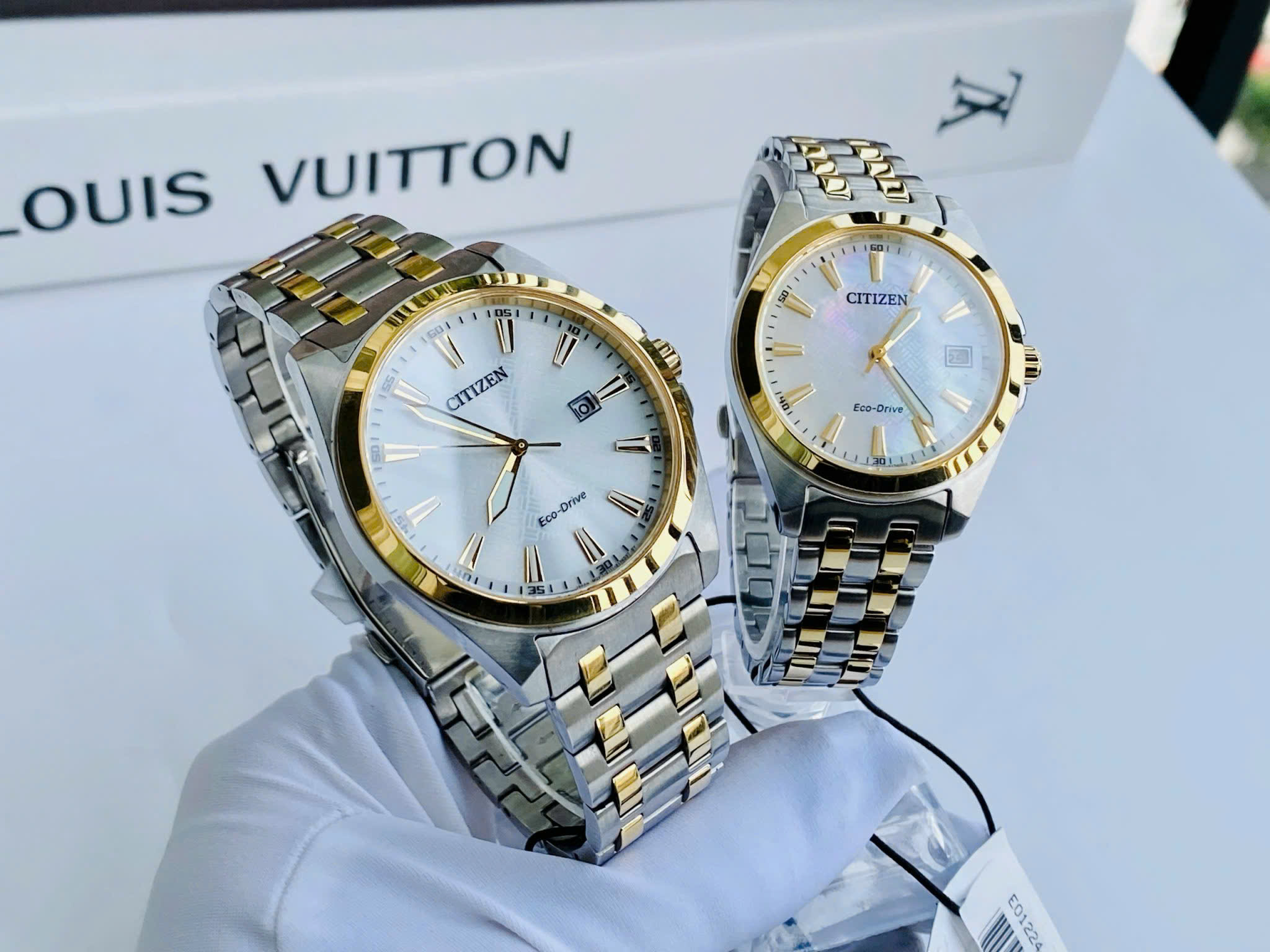 Đồng Hồ Đôi Citizen Eco-Drive BM7534-59A & EO1224-54D – Cặp Đôi Thanh Lịch, Sang Trọng Và Tiện Dụng