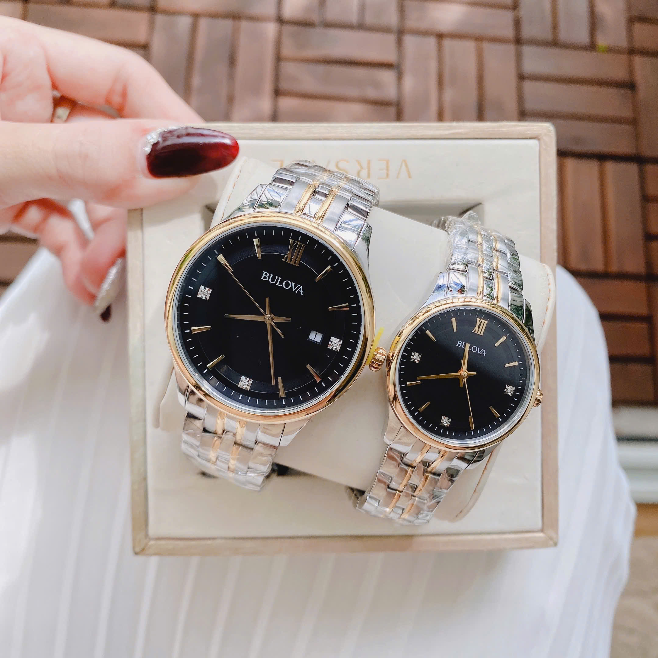 Đồng Hồ Đôi Bulova 98D160 & 98P196 – Cặp Đôi Demi Gold Mặt Đen Sang Trọng, Hiếm Gặp
