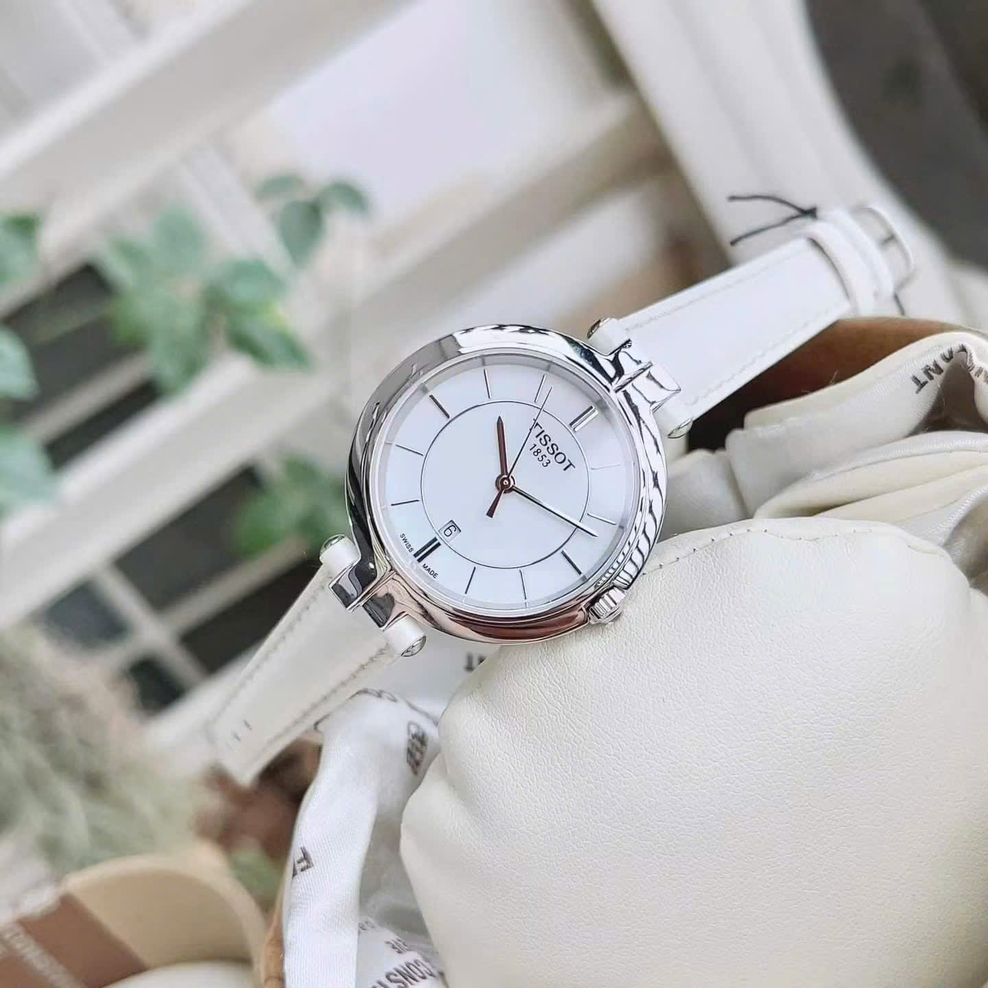 Đồng Hồ Nữ Tissot Flamingo T094.210.16.011.00 – 26mm, Mặt Trắng Thanh Lịch, Sapphire, Dây Da Trắng