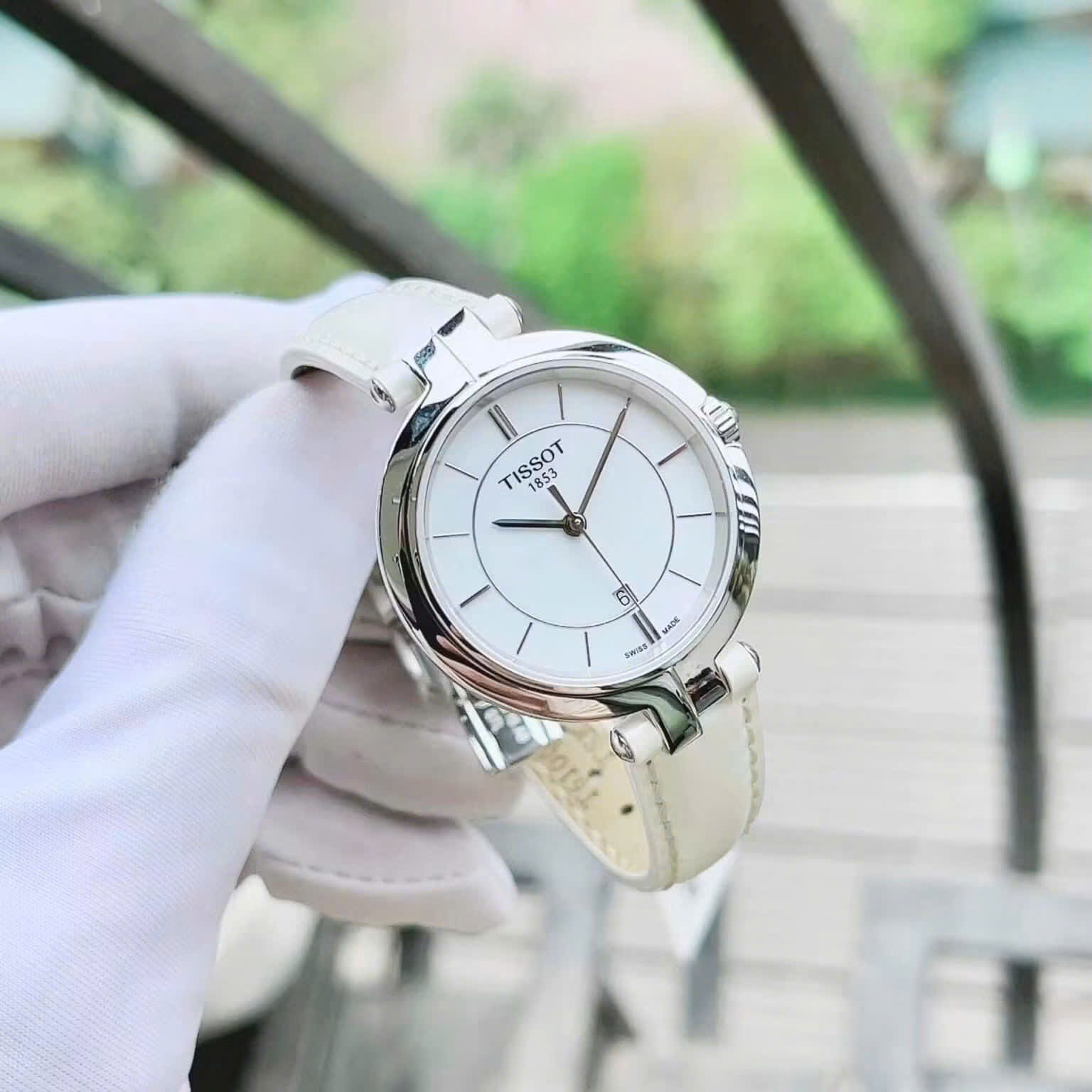 Đồng Hồ Nữ Tissot Flamingo T094.210.16.011.00 – 26mm, Mặt Trắng Thanh Lịch, Sapphire, Dây Da Trắng
