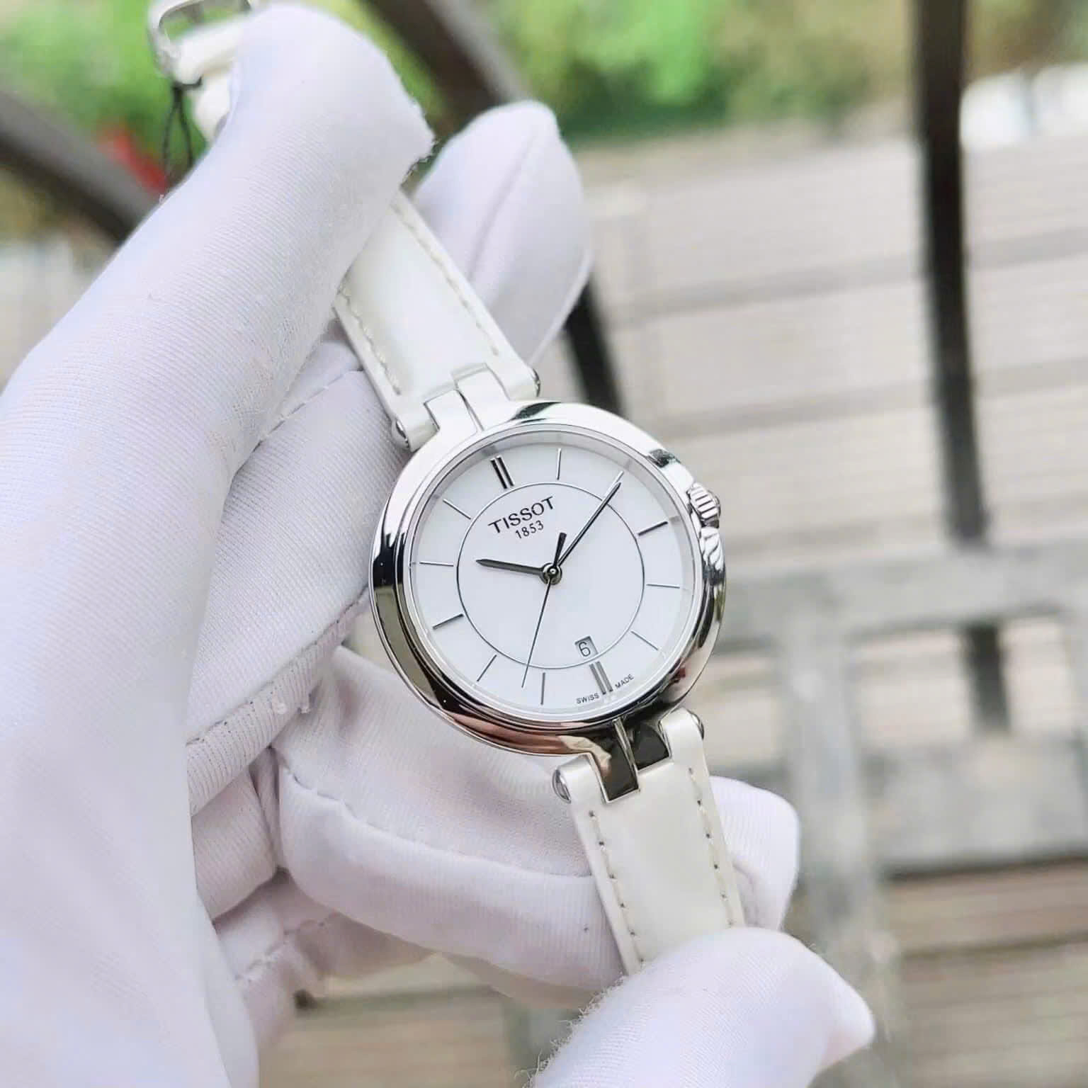 Đồng Hồ Nữ Tissot Flamingo T094.210.16.011.00 – 26mm, Mặt Trắng Thanh Lịch, Sapphire, Dây Da Trắng