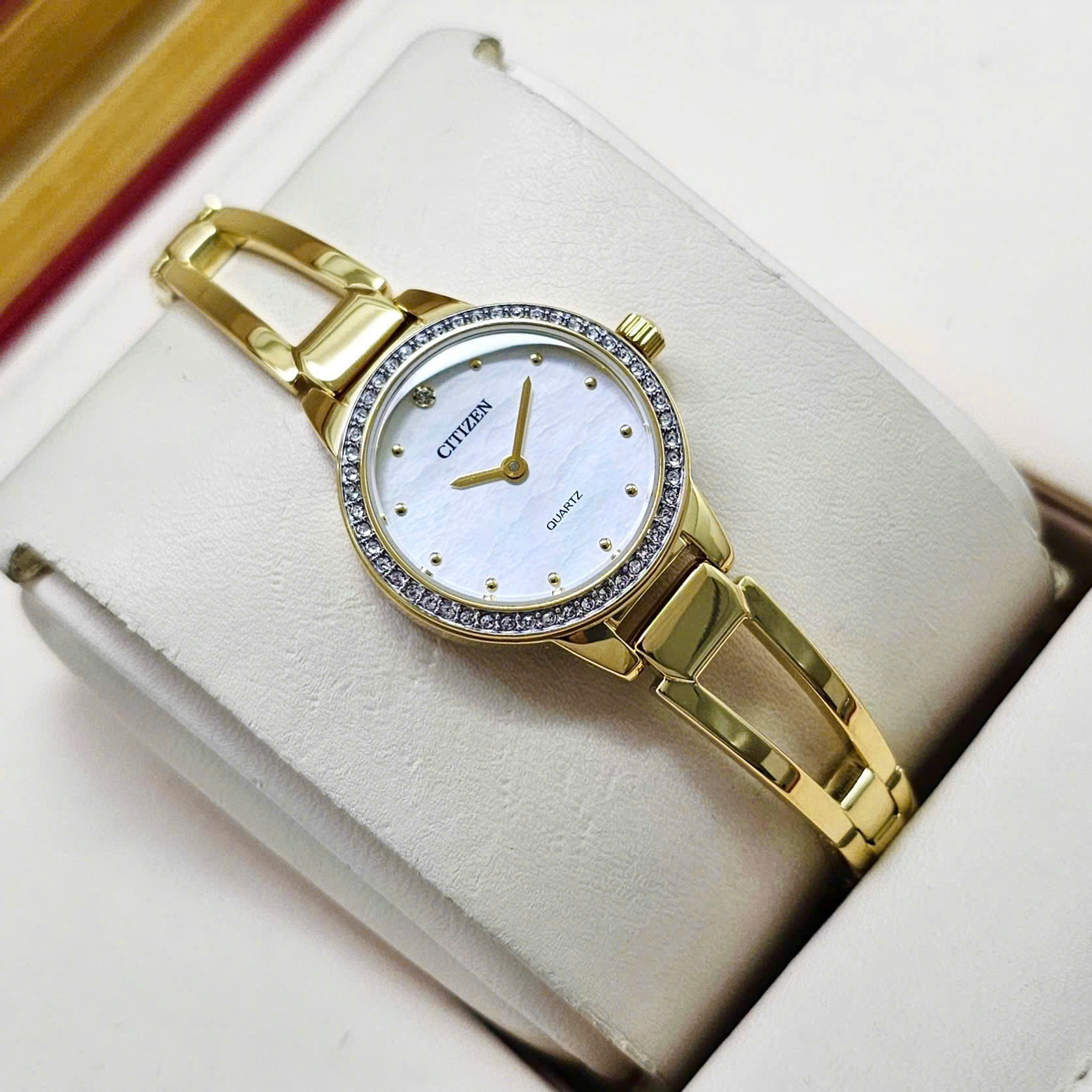 Đồng Hồ Nữ Citizen EZ7012-85D – Mặt Xà Cừ Óng Ánh, Thiết Kế Như Lắc Tay Thanh Lịch