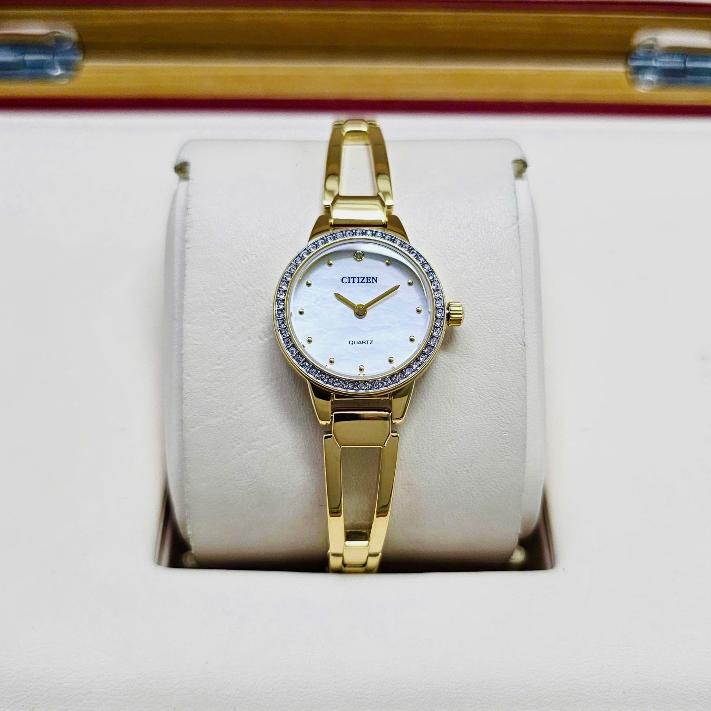 Đồng Hồ Nữ Citizen EZ7012-85D – Mặt Xà Cừ Óng Ánh, Thiết Kế Như Lắc Tay Thanh Lịch