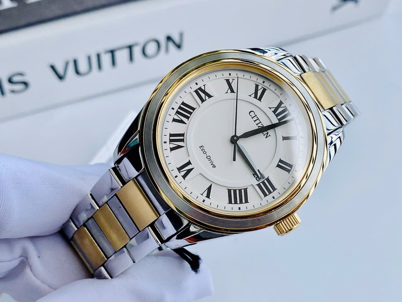 Đồng Hồ Citizen Arezzo AW1694-50A – Demi Vàng Trắng Sang Trọng, Eco-Drive, Sapphire 40mm