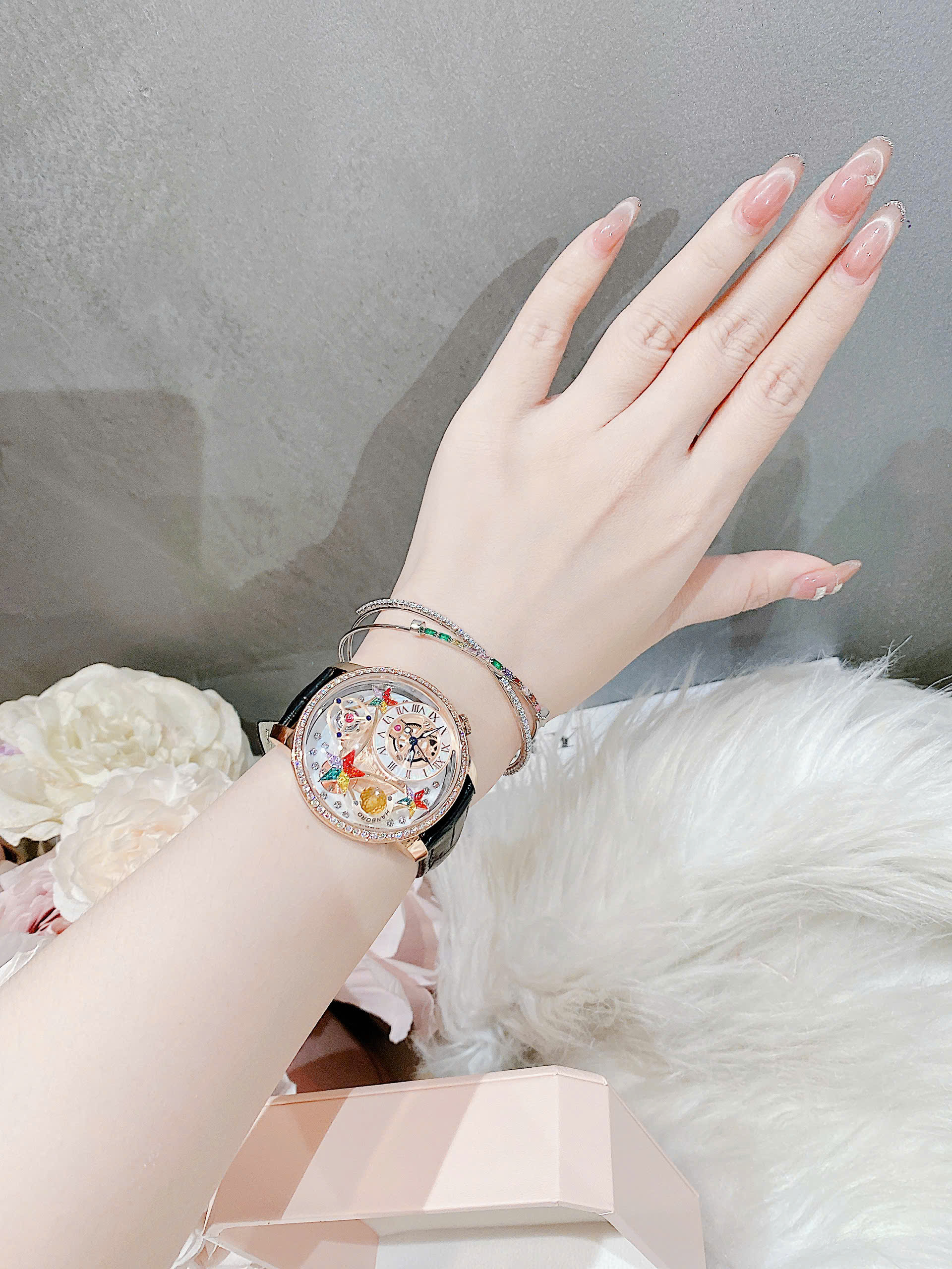 Đồng Hồ Nữ HANBORO 39mm – Đính Đá Sang Trọng, Mặt Số Nghệ Thuật, Dây Da Đen