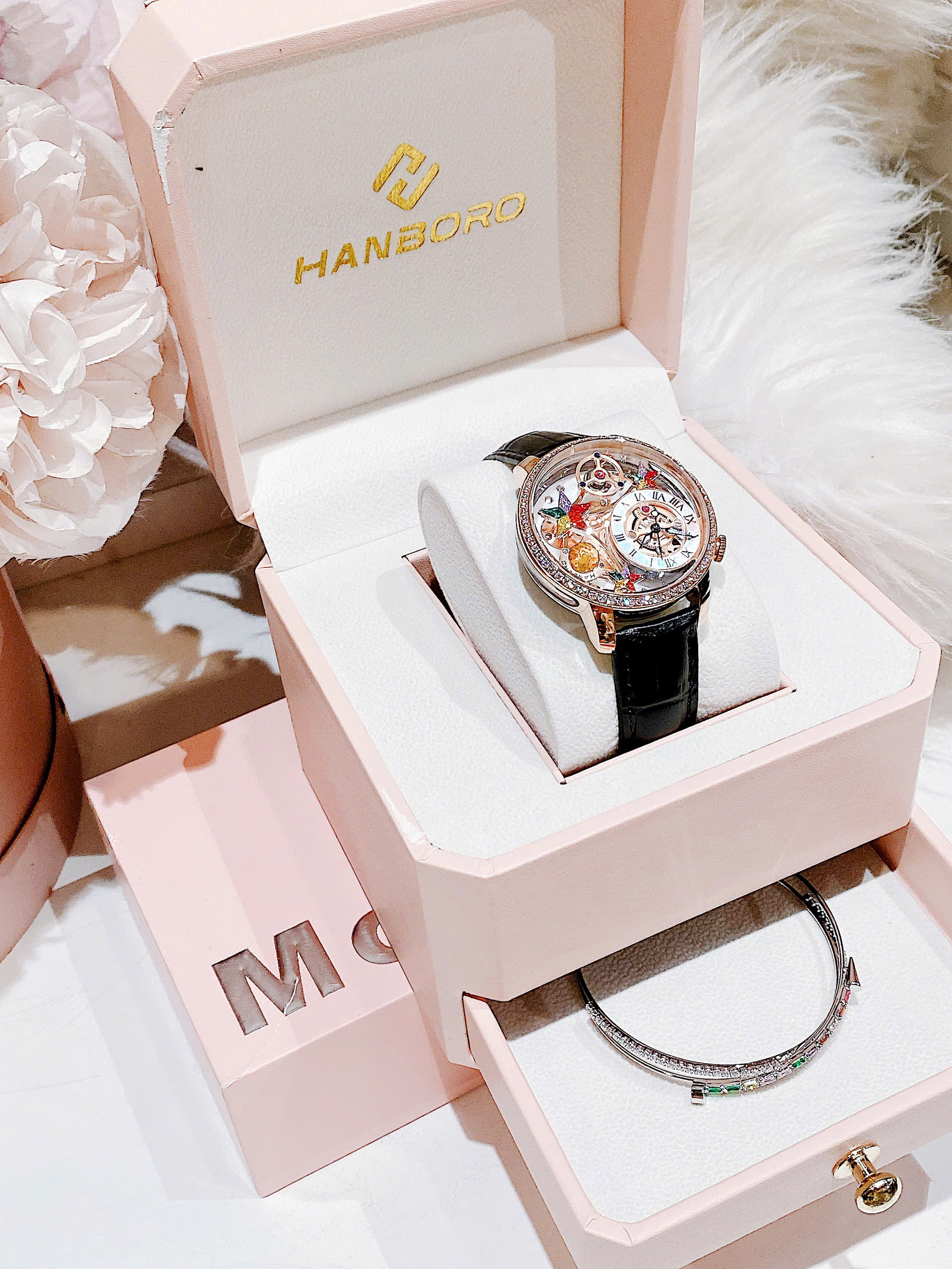 Đồng Hồ Nữ HANBORO 39mm – Đính Đá Sang Trọng, Mặt Số Nghệ Thuật, Dây Da Đen