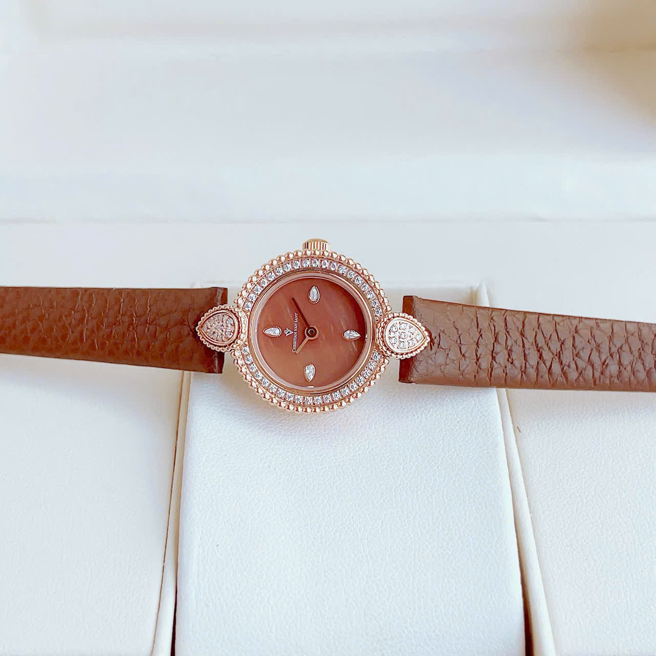 +80 Mẫu Đồng Hồ Nữ Christian Van Sant Chính Hãng – Danh Sách Mã Được Chọn Lọc