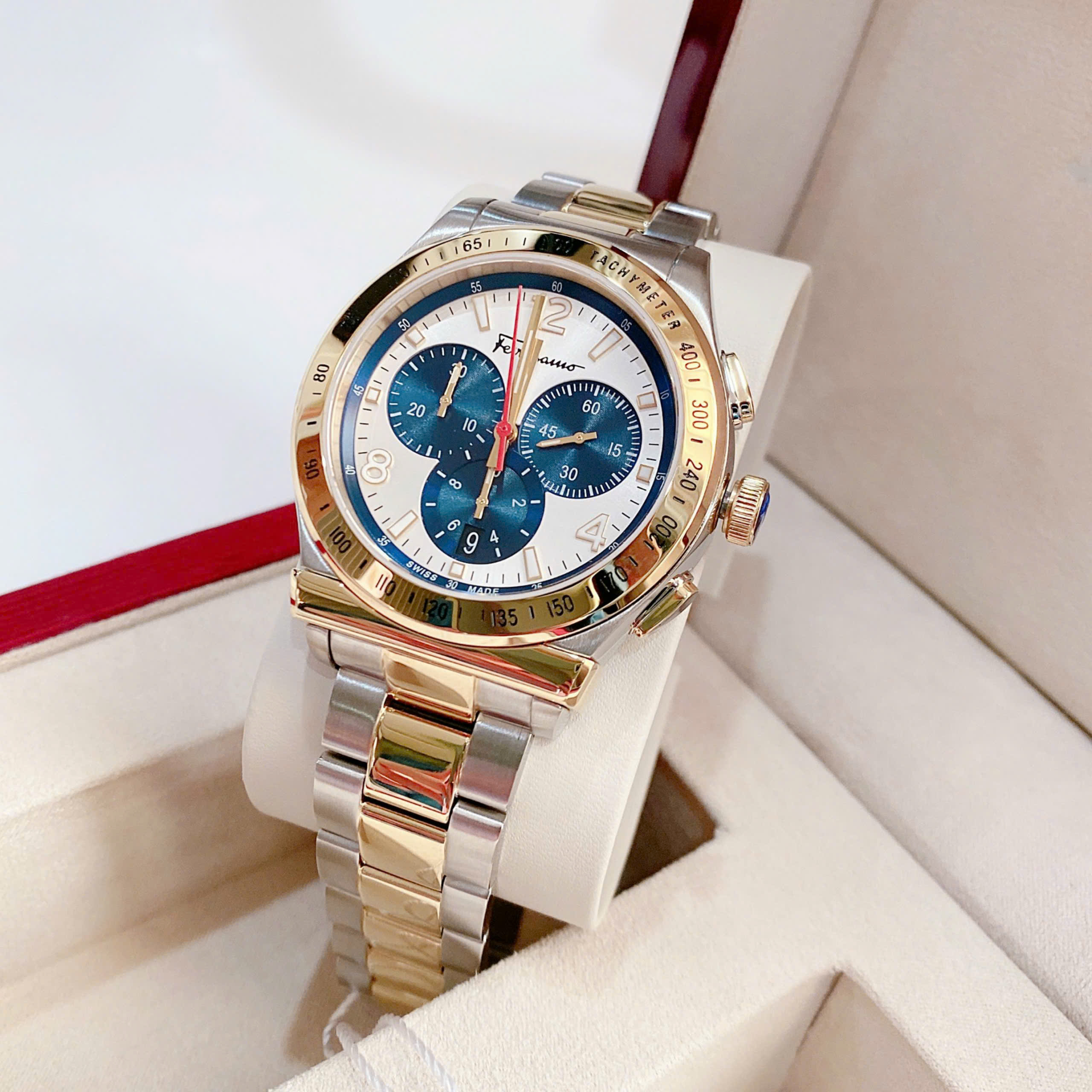 Đồng Hồ Salvatore Ferragamo 1898 SFDK00418 Chronograph Demi Gold Nam – Thanh Lịch, Trẻ Trung Và Đầy Nam Tính