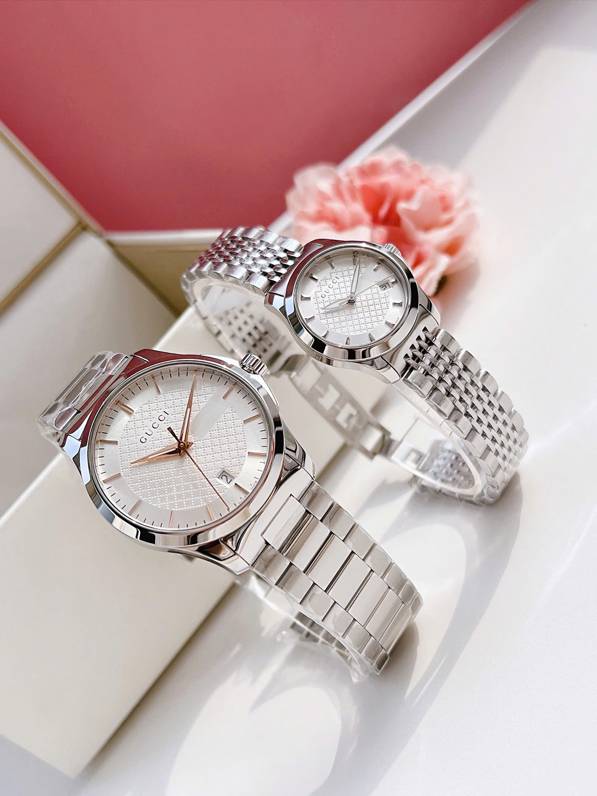 Cặp Đồng Hồ Đôi Gucci G-Timeless Tone Bạc Mặt Bạc – Nam 38mm Nữ 28mm